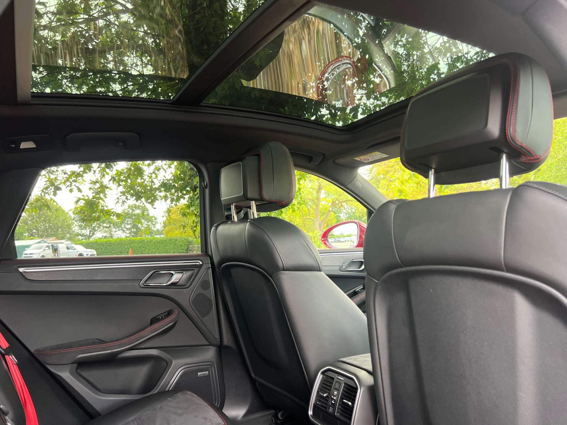 Porsche Macan view 32