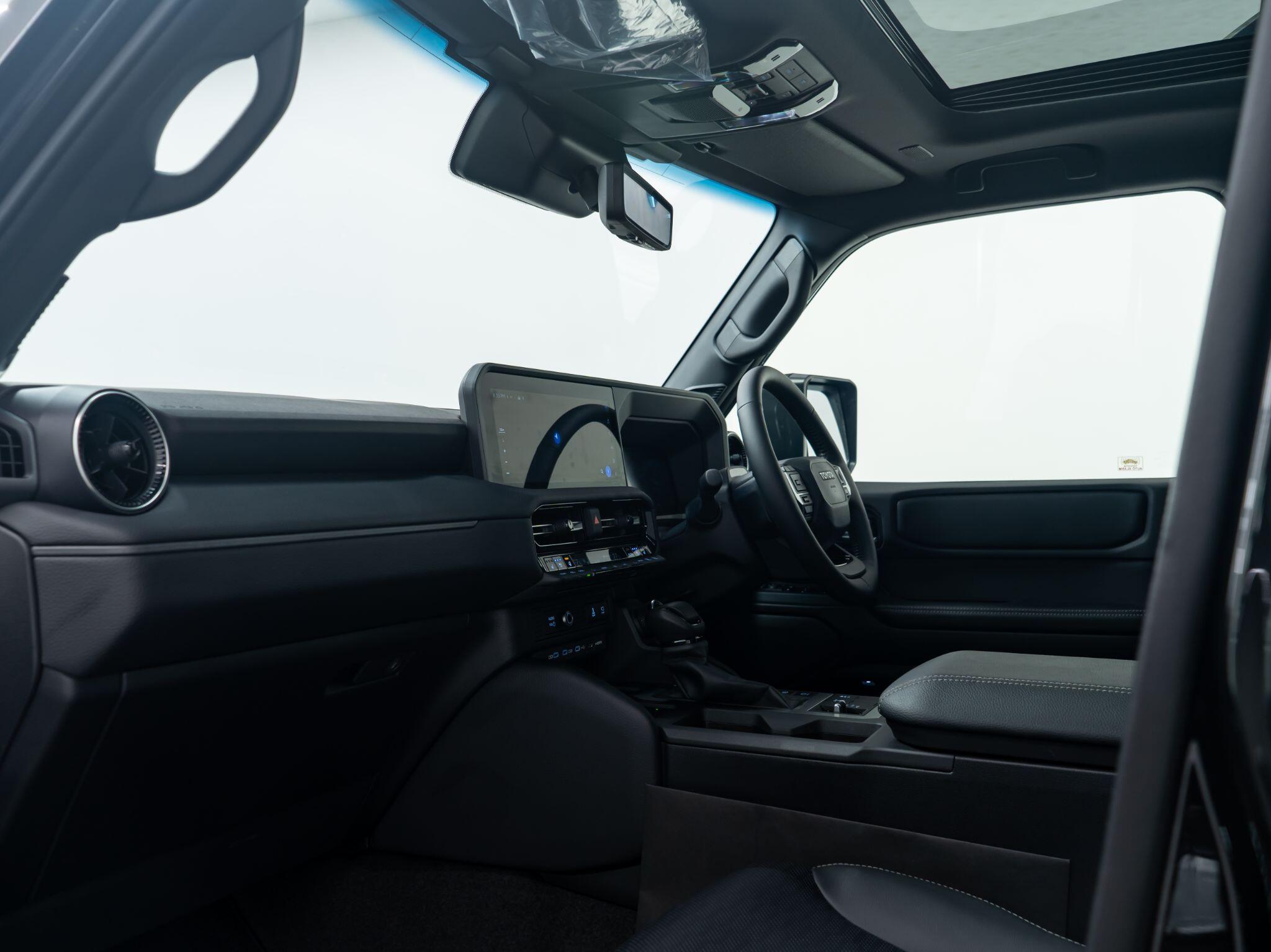 Toyota Land Cruiser view 9