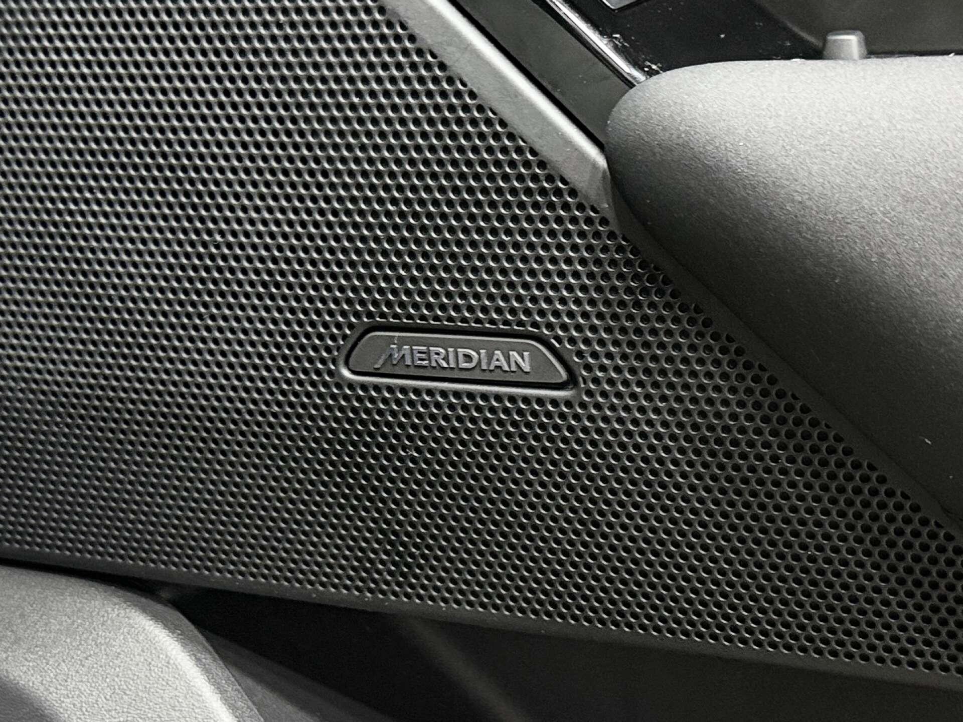 Land Rover Range Rover Velar view 35