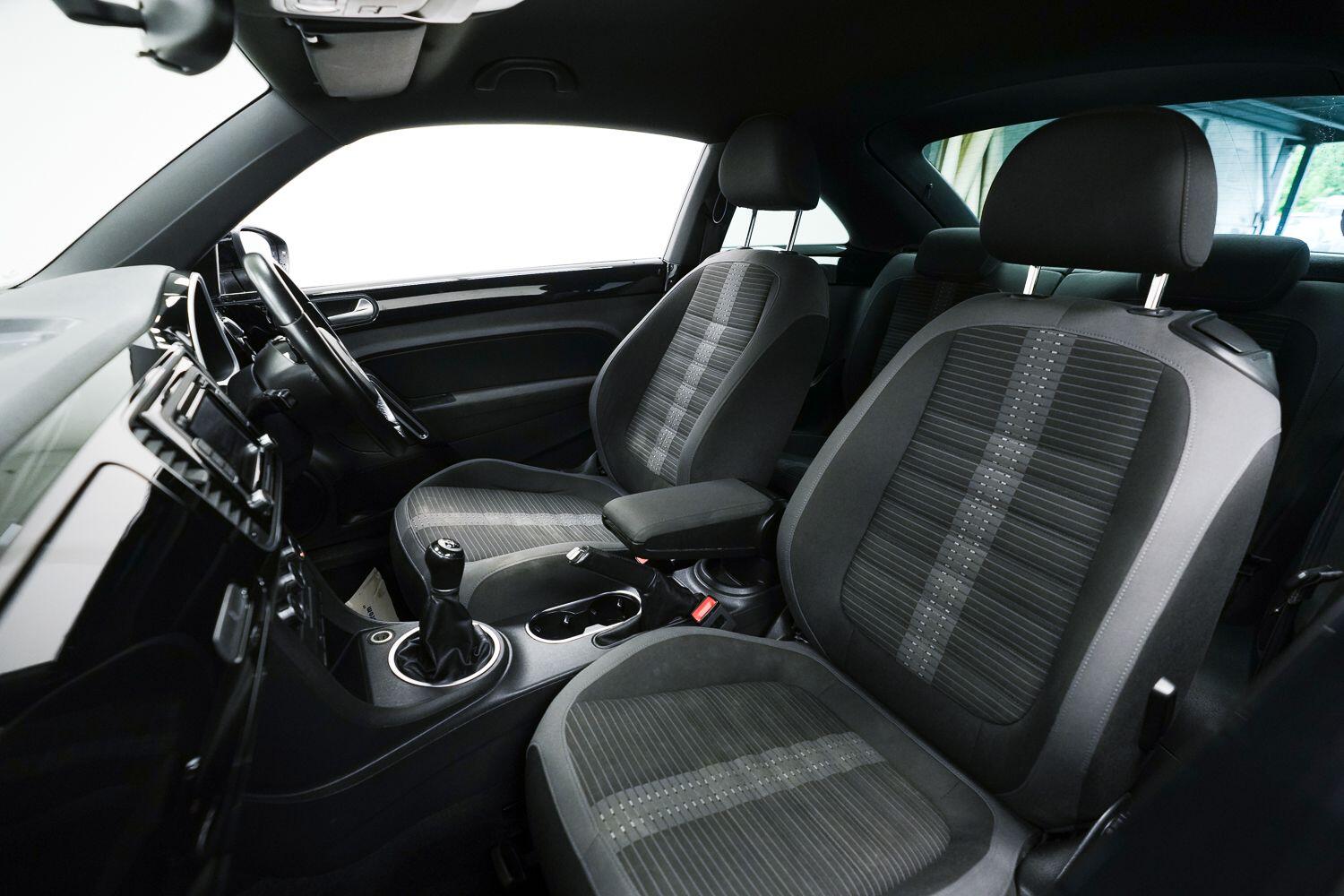 Volkswagen Beetle view 22