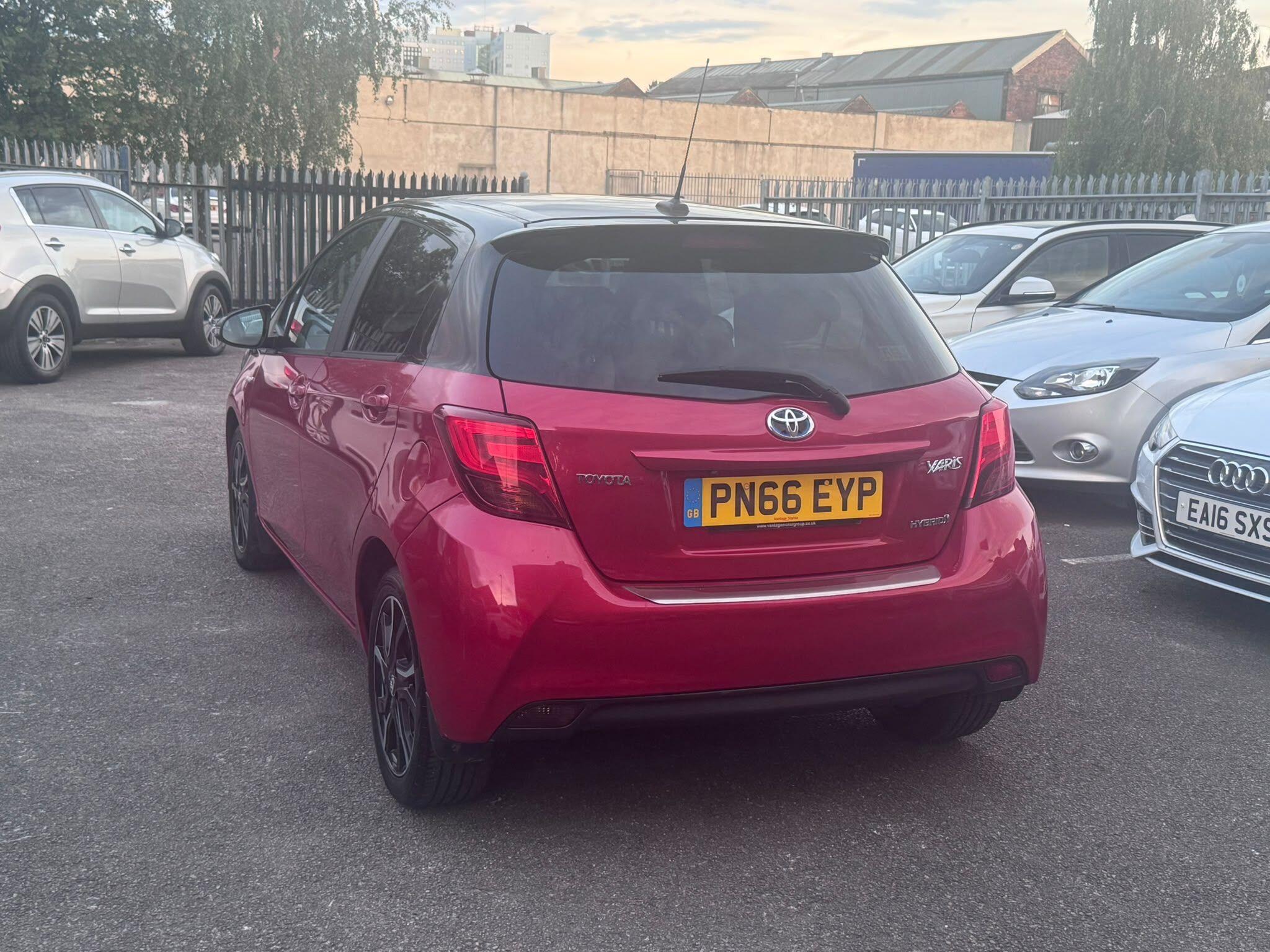 Toyota Yaris view 4