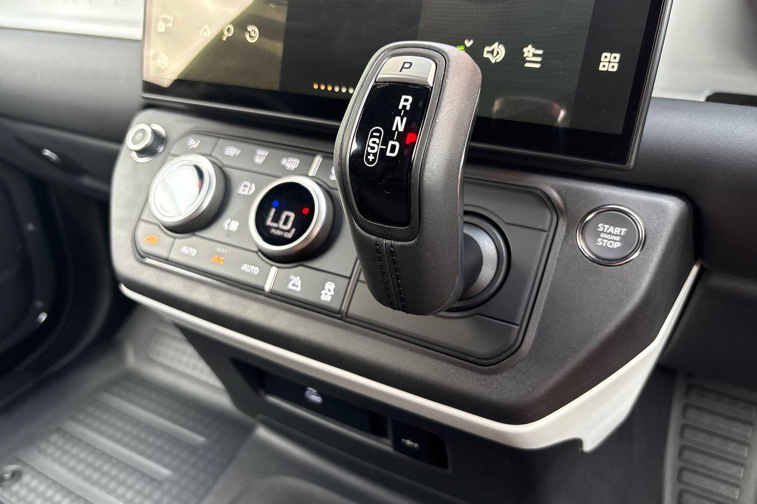 Land Rover Defender view 20