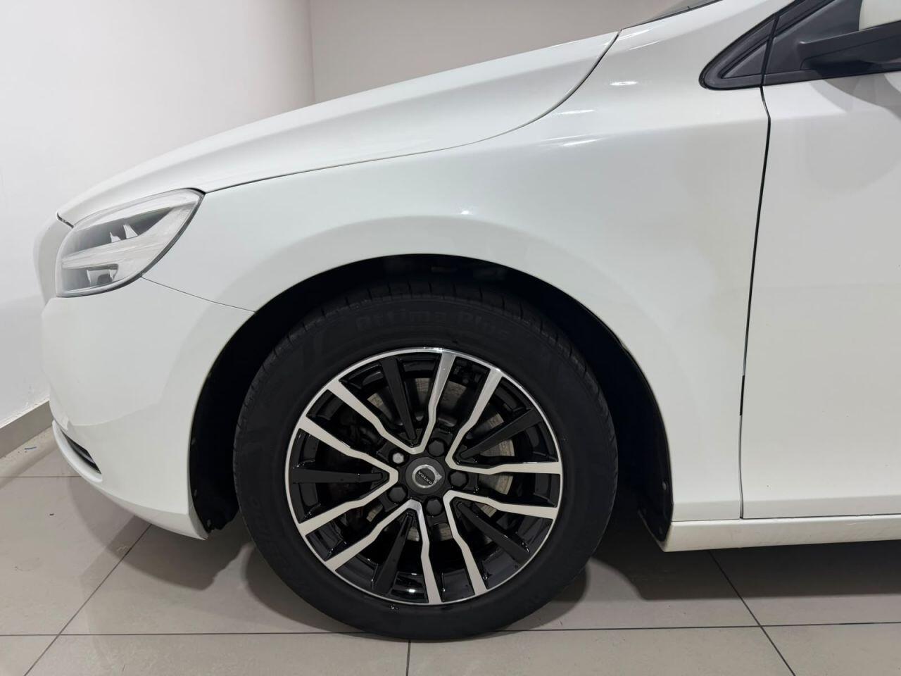 Volvo V40 view 6