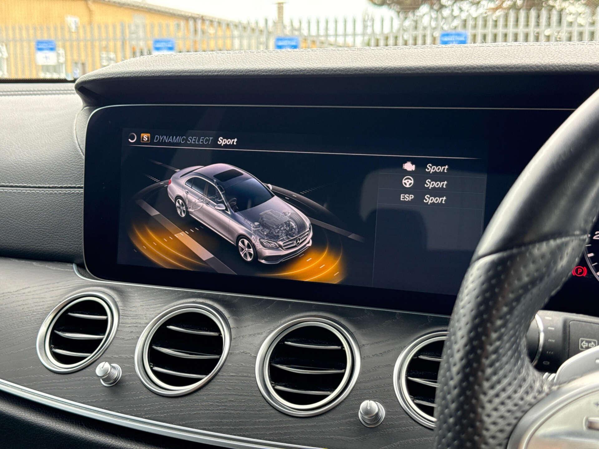 Mercedes-Benz E Class view 80