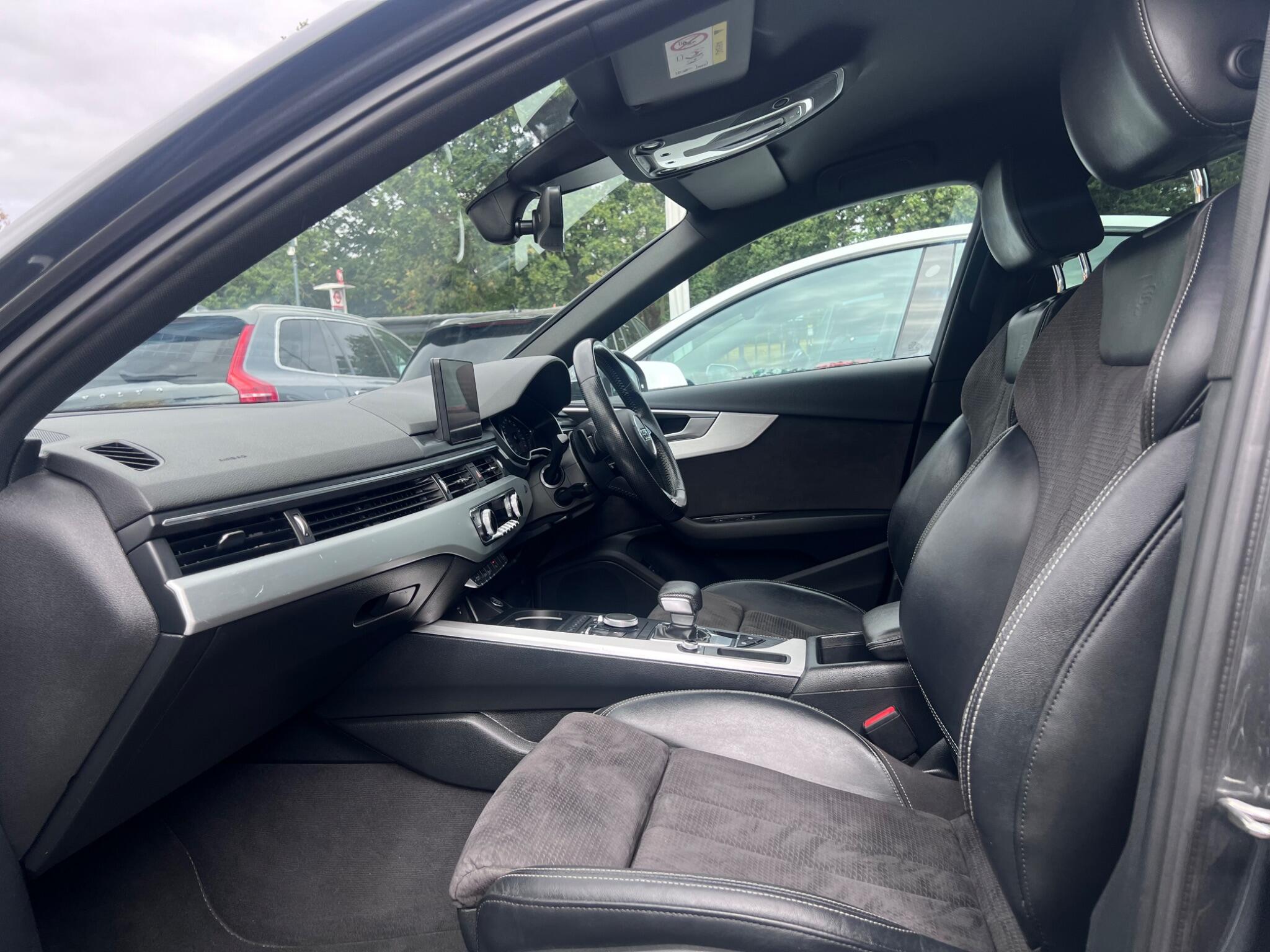 Audi A4 Avant view 36