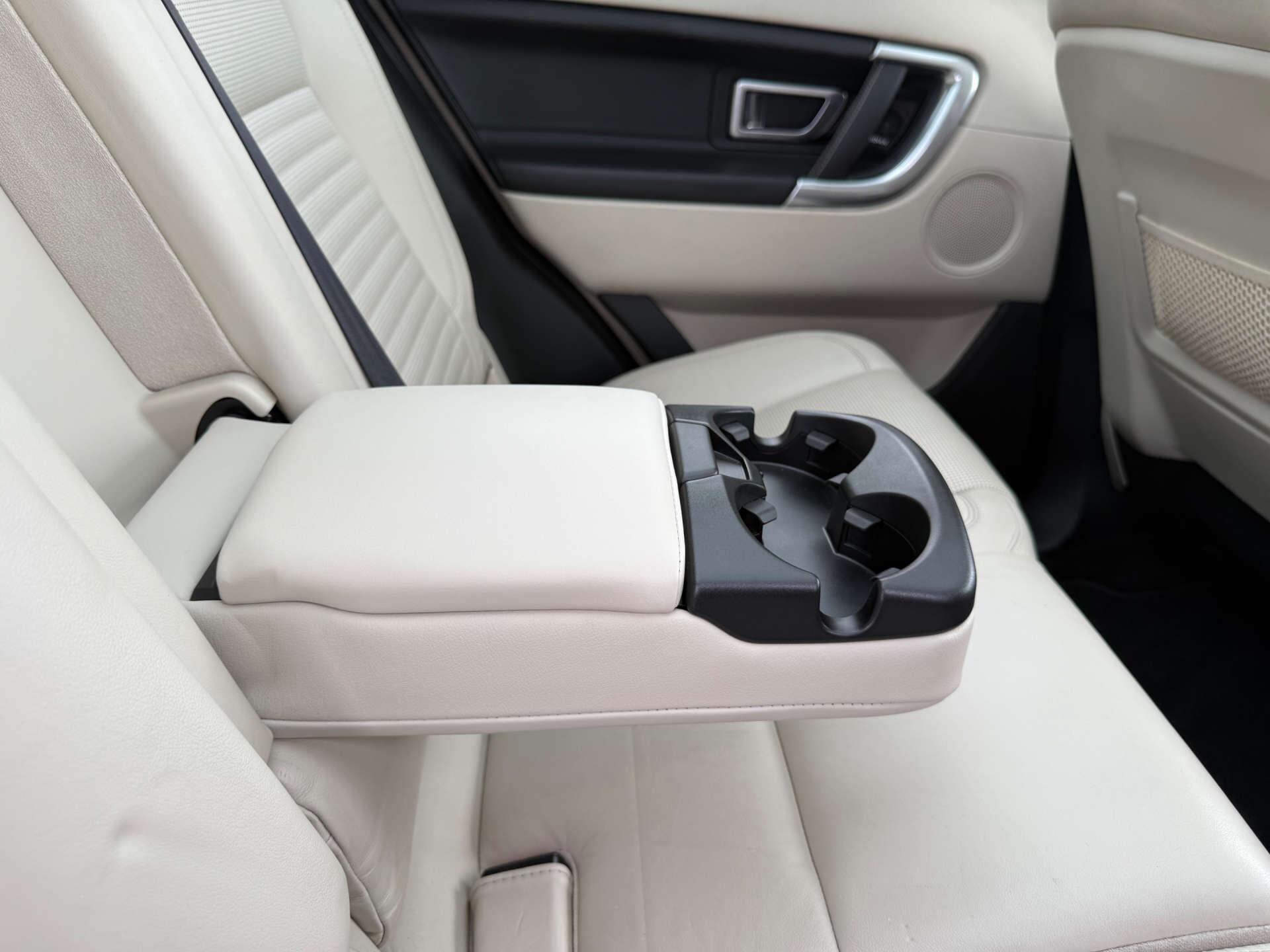 Land Rover Discovery Sport view 70