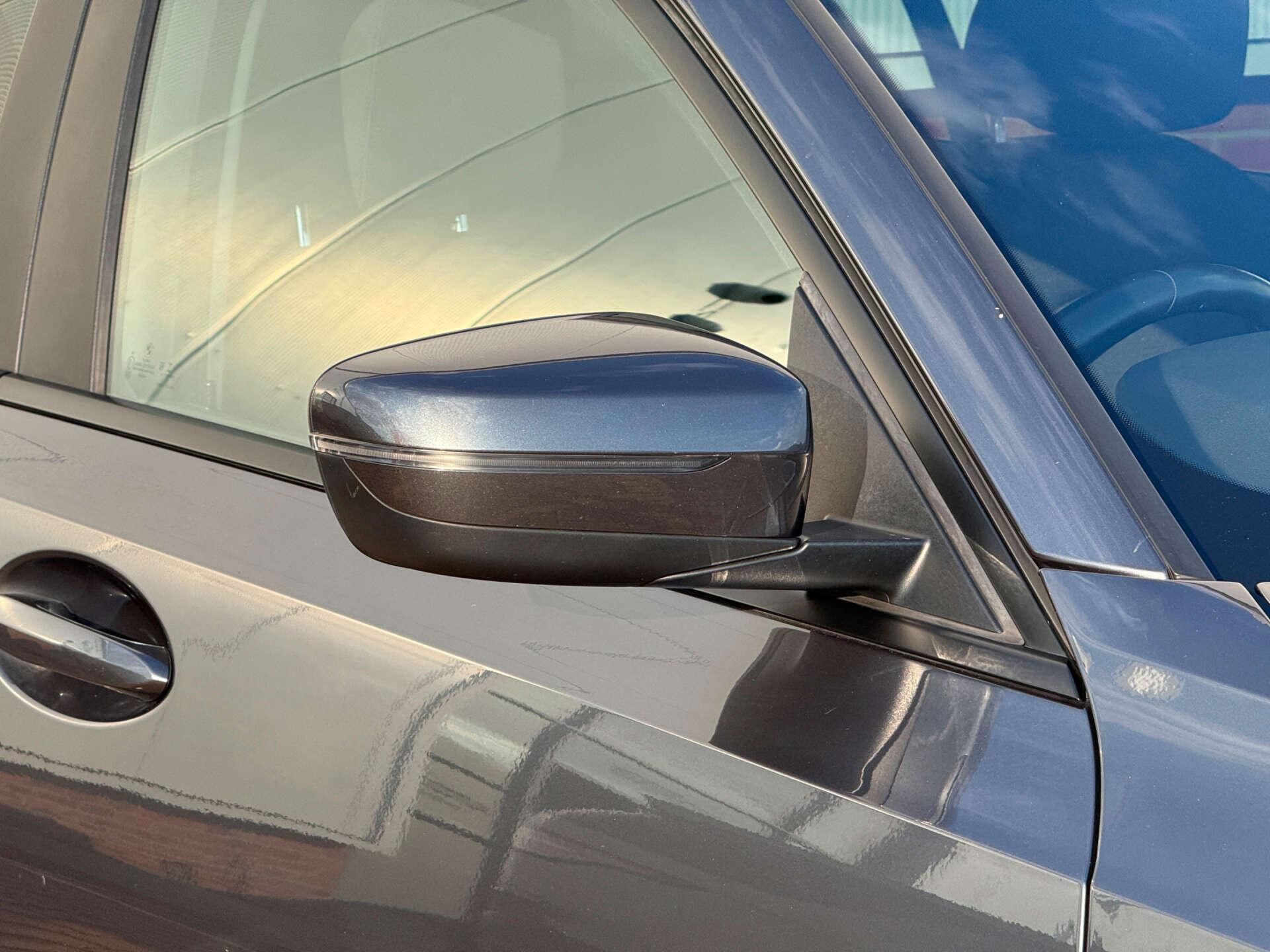 BMW 3 Series view 25