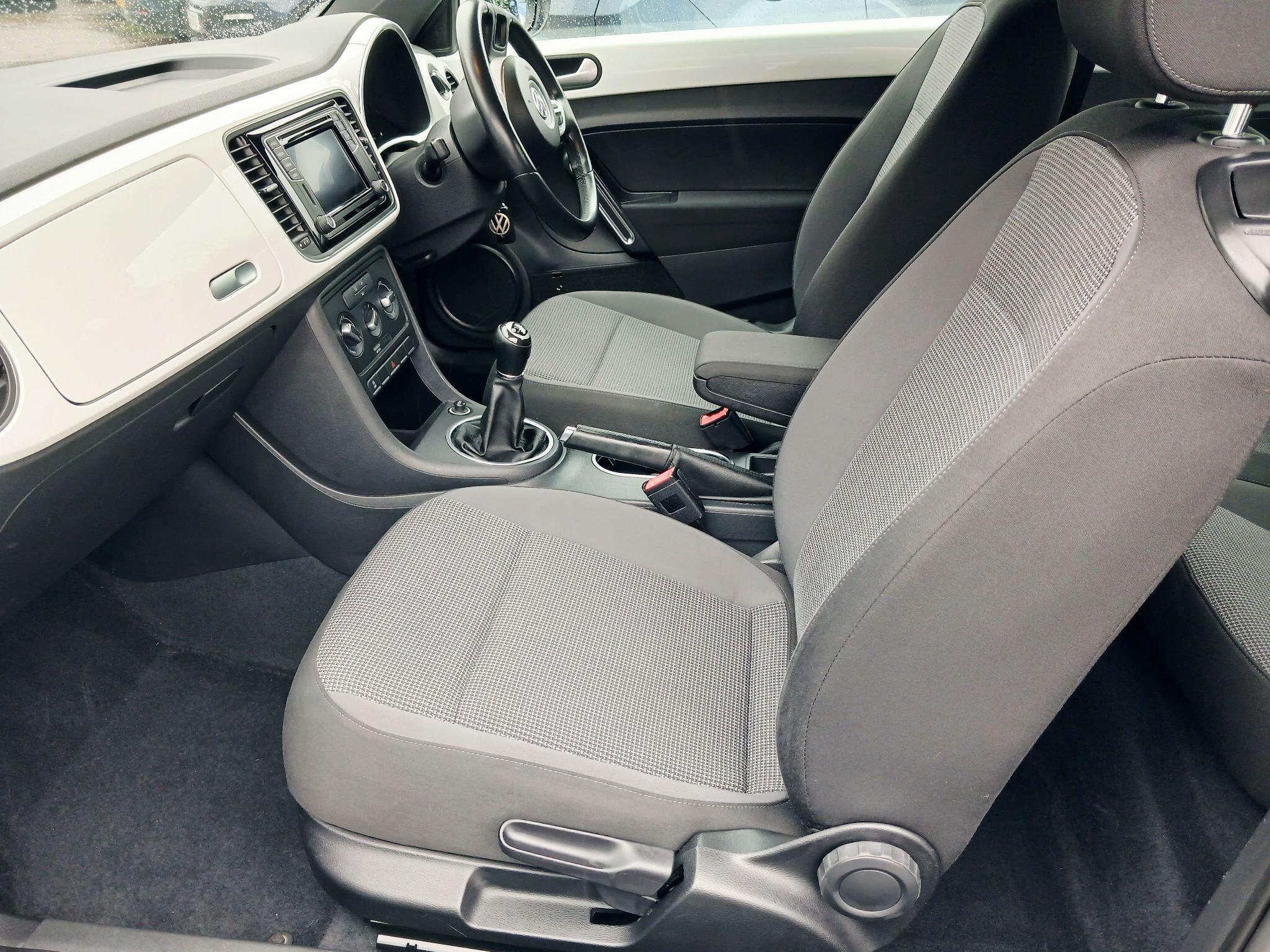 2015 Volkswagen Beetle image 20