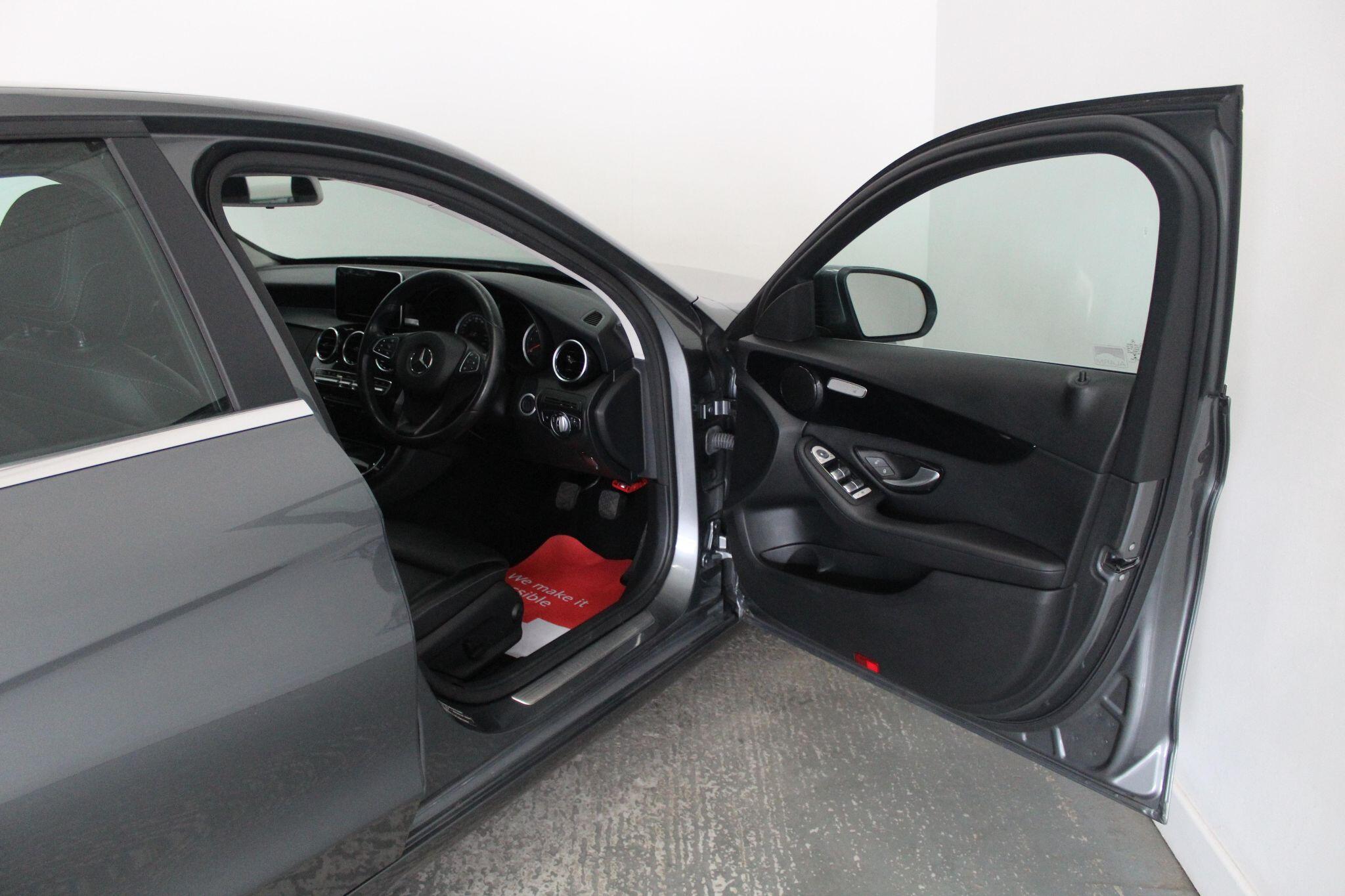 Mercedes-Benz C-Class view 24