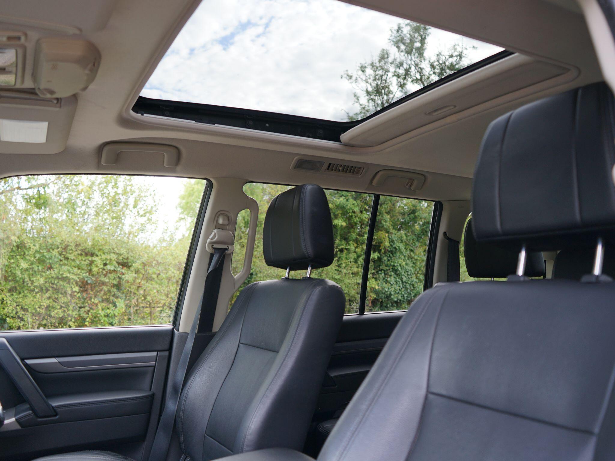 Mitsubishi Shogun view 12