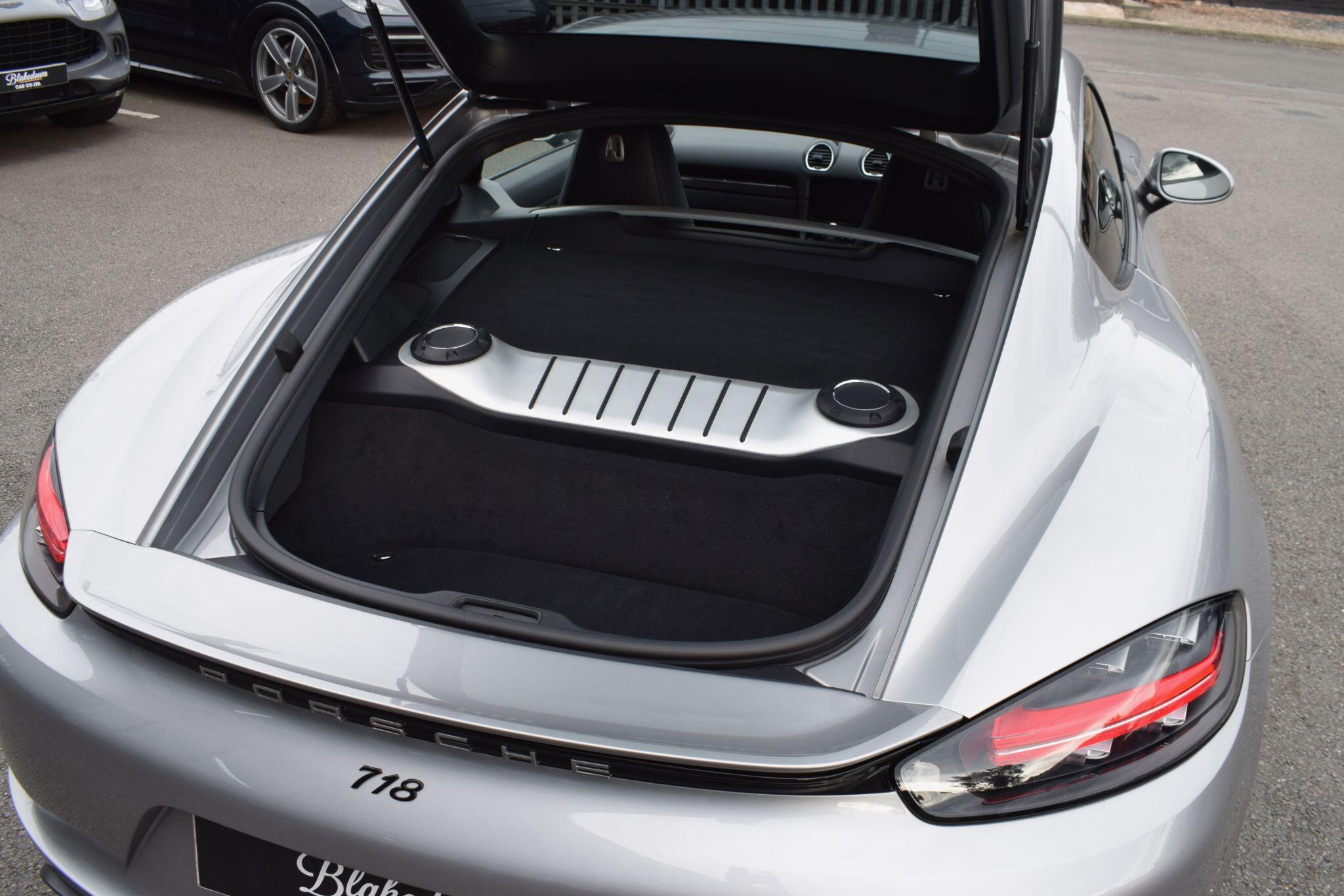 Porsche 718 Cayman view 29