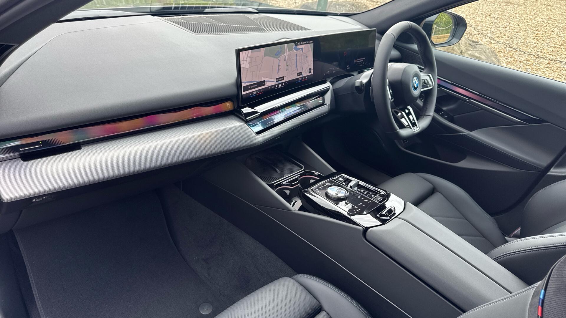 BMW 5 Series view 7