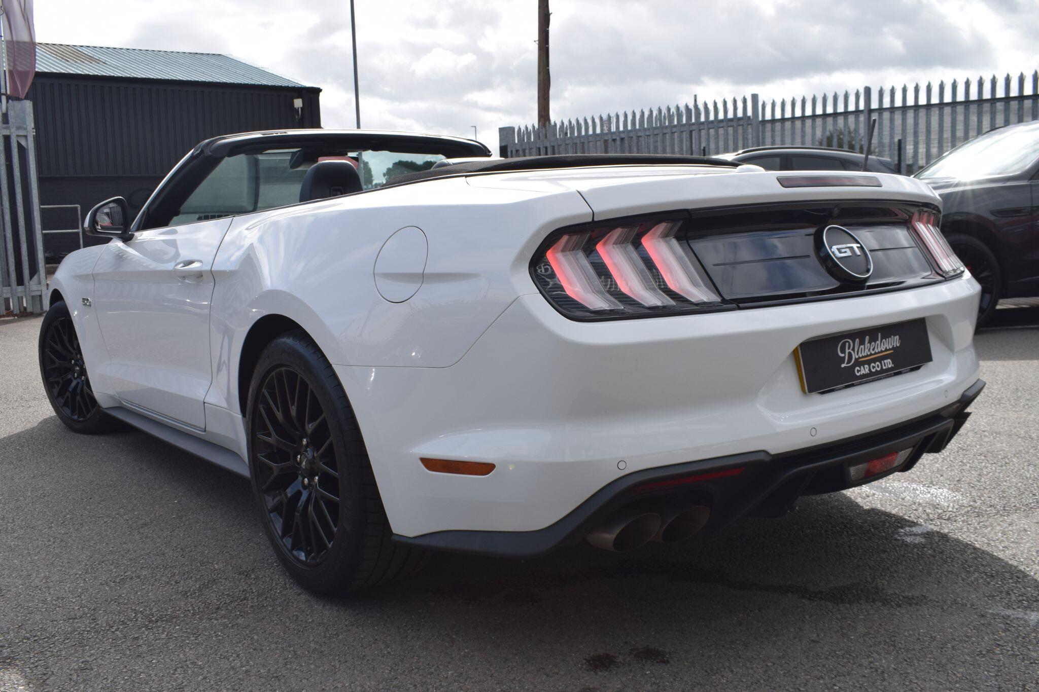 Ford Mustang view 8