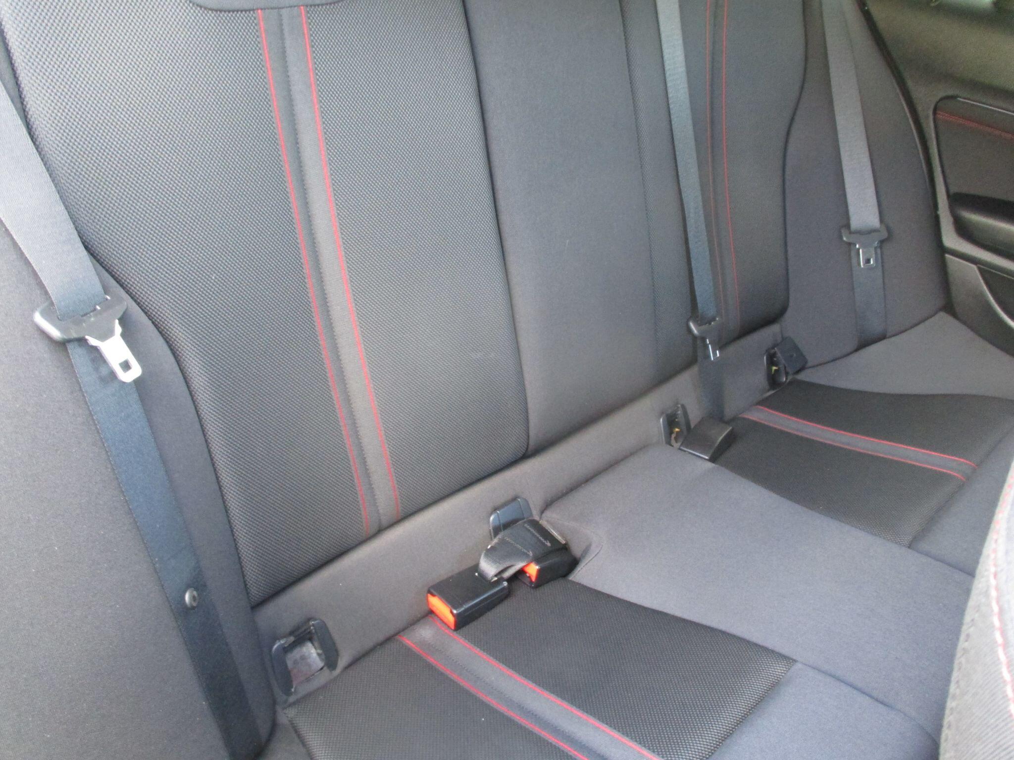 BMW 1 Series view 24