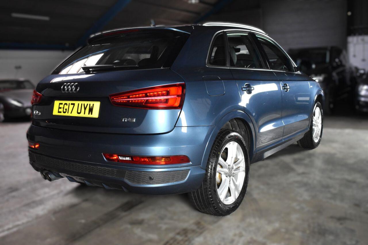 Audi Q3 view 9