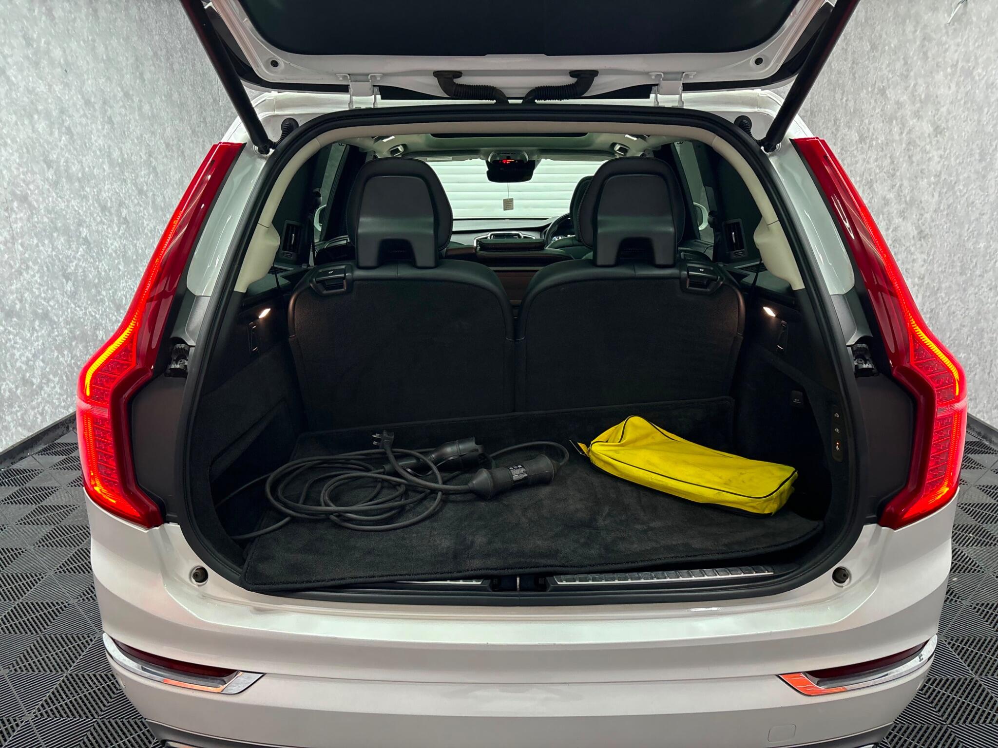 Volvo XC90 view 36