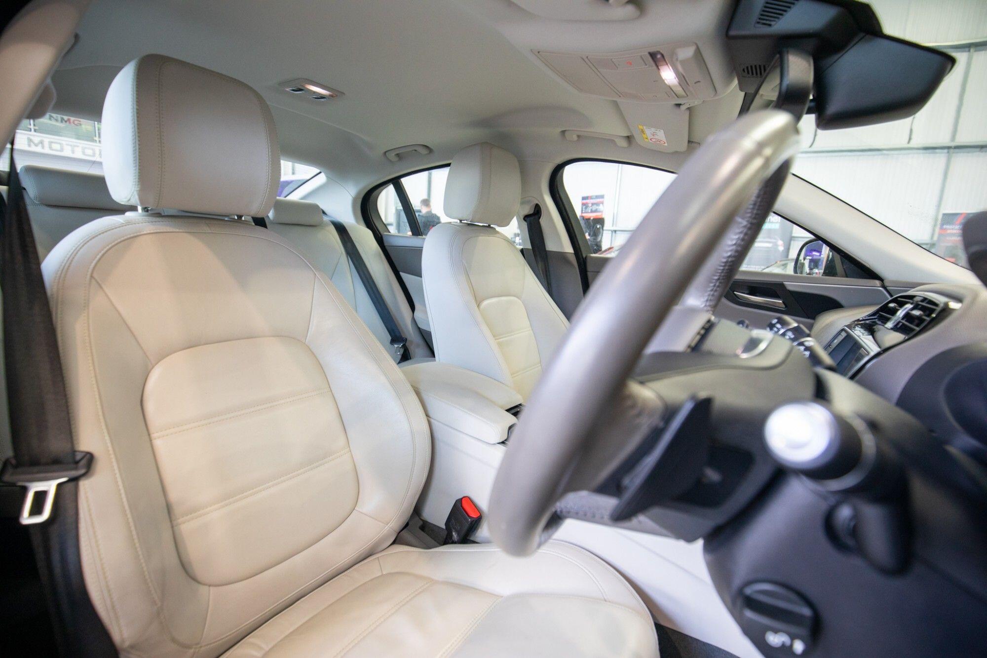 Jaguar Xe view 15