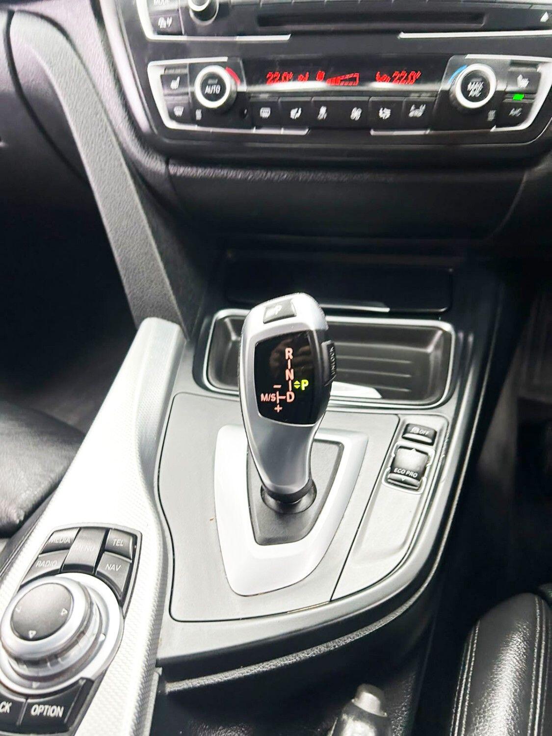 BMW 3 Series view 18