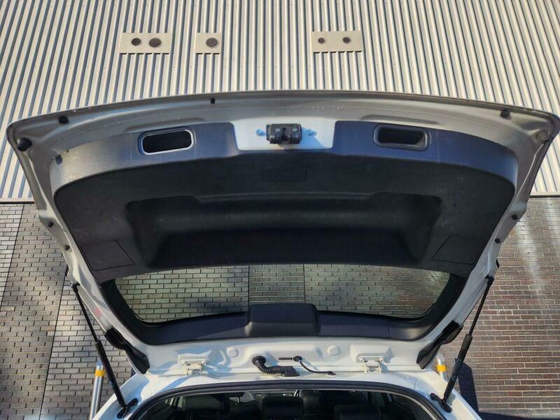 2014 Toyota Auris 1.8 VVT-h Excel Touring Sports CVT Euro 5 (s/s) 5dr • 104,000 miles image 18