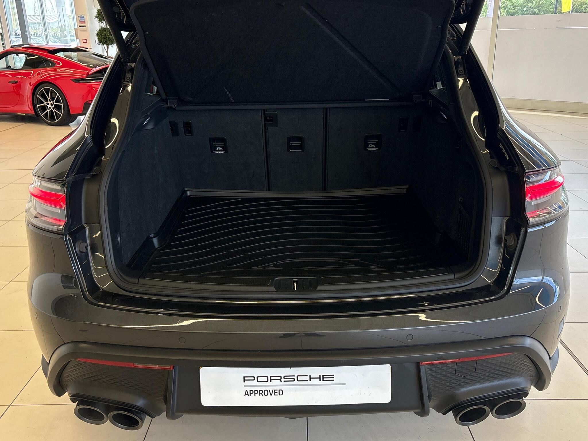 Porsche Macan view 19
