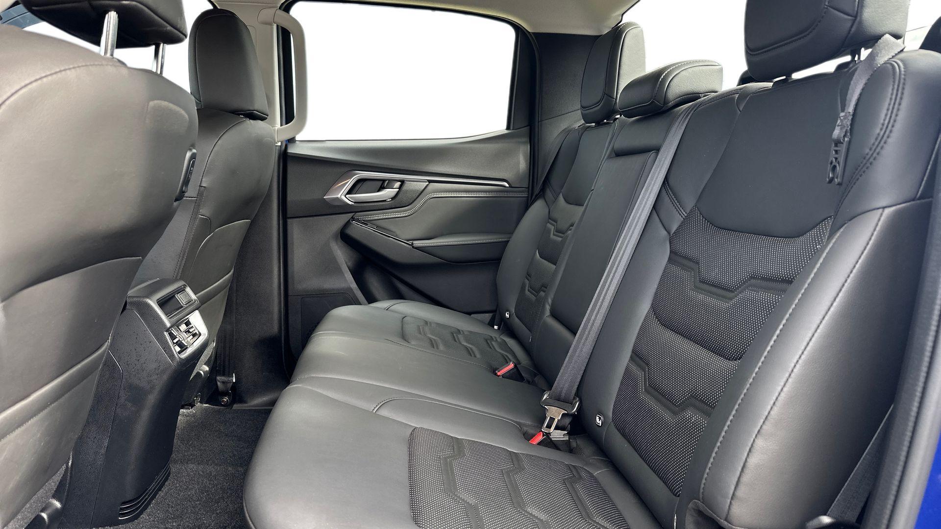 Isuzu D-Max view 4