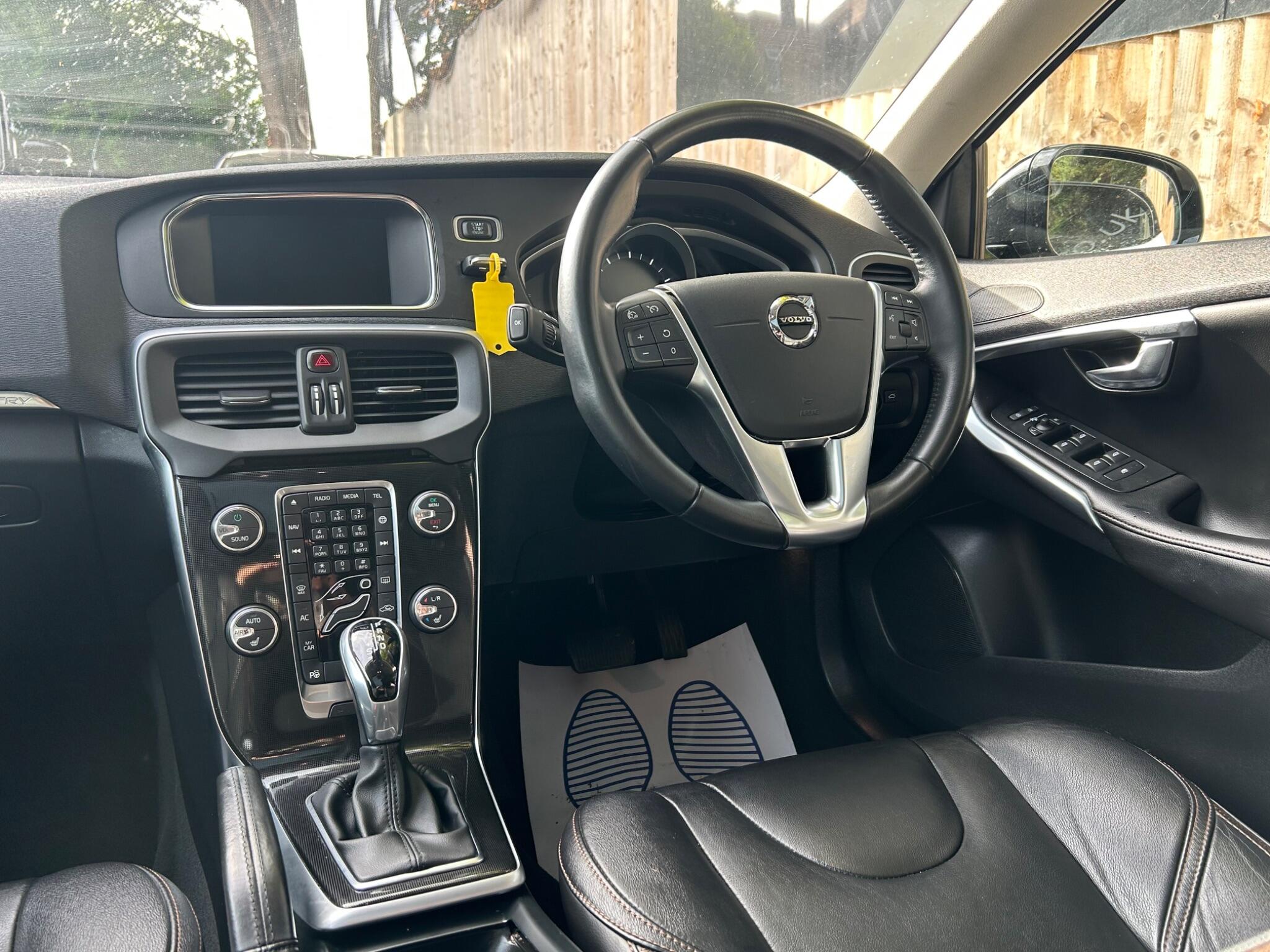 Volvo V40 Cross Country view 29