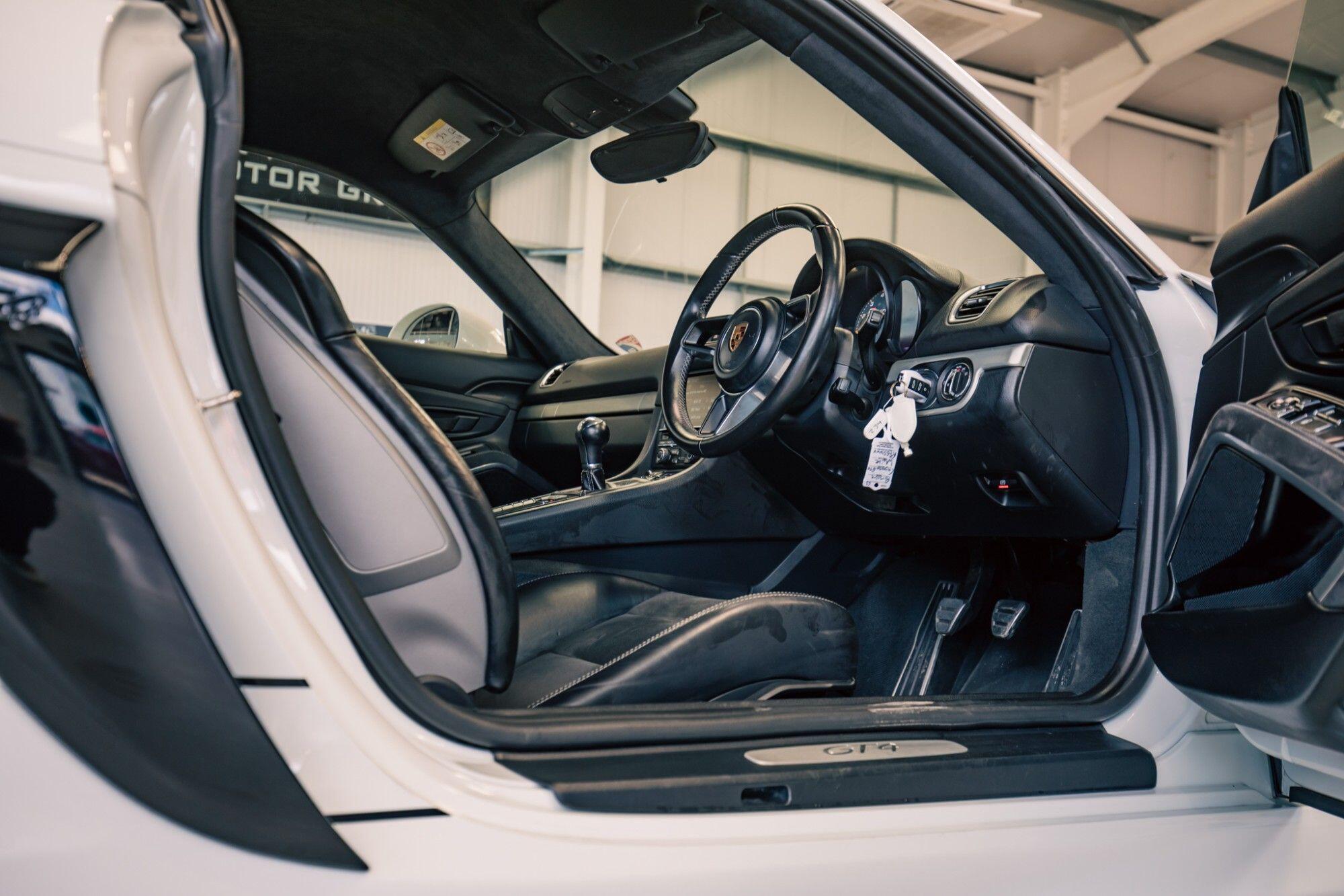 Porsche Cayman view 30
