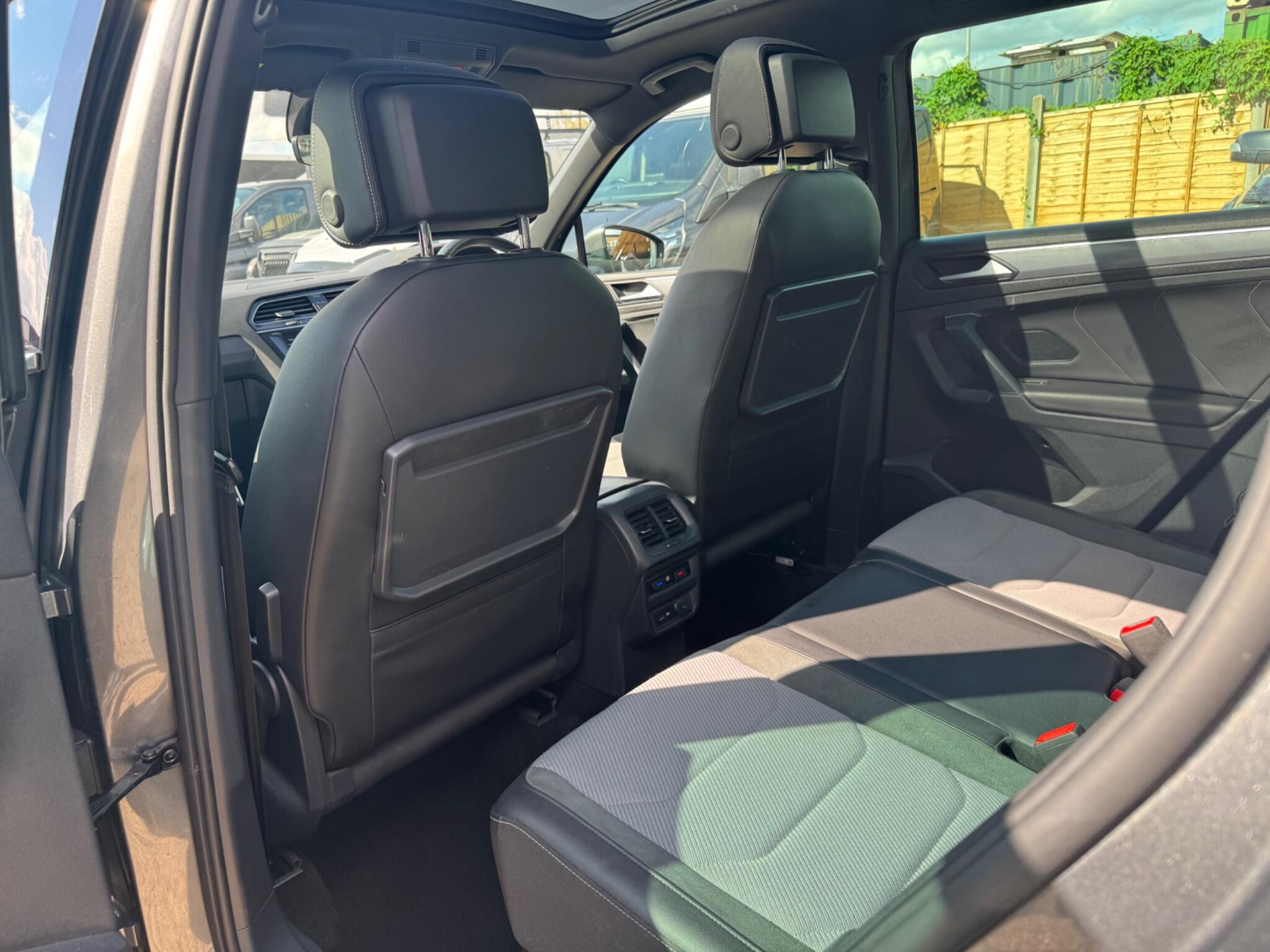 Volkswagen Tiguan view 23