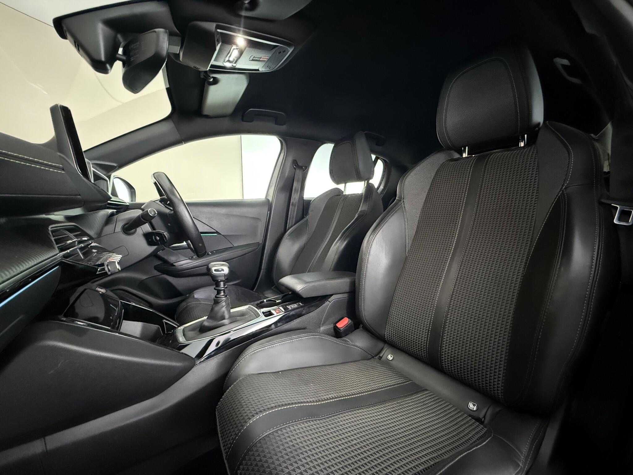 Peugeot 208 view 26