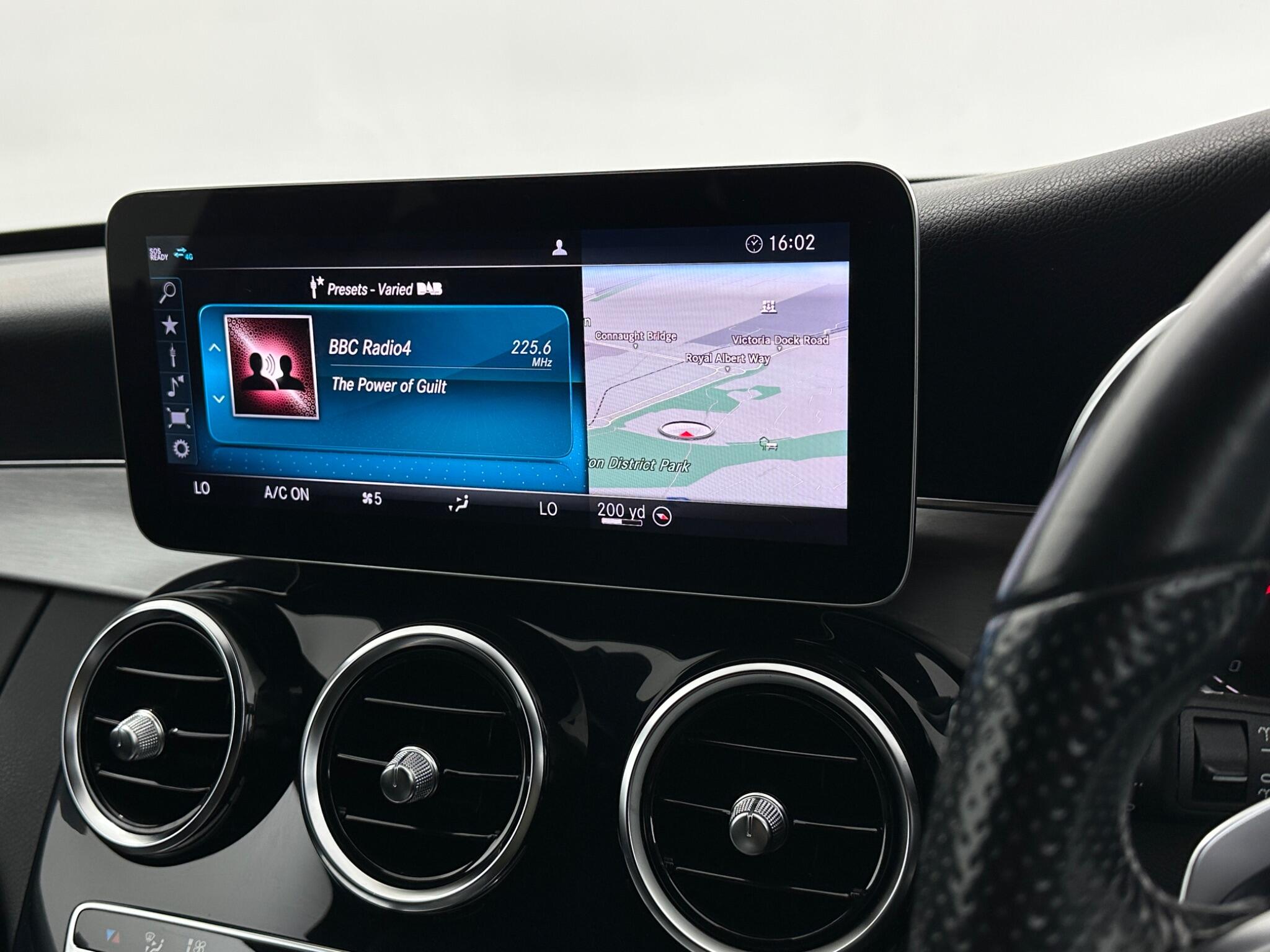 Mercedes-Benz C-Class view 26