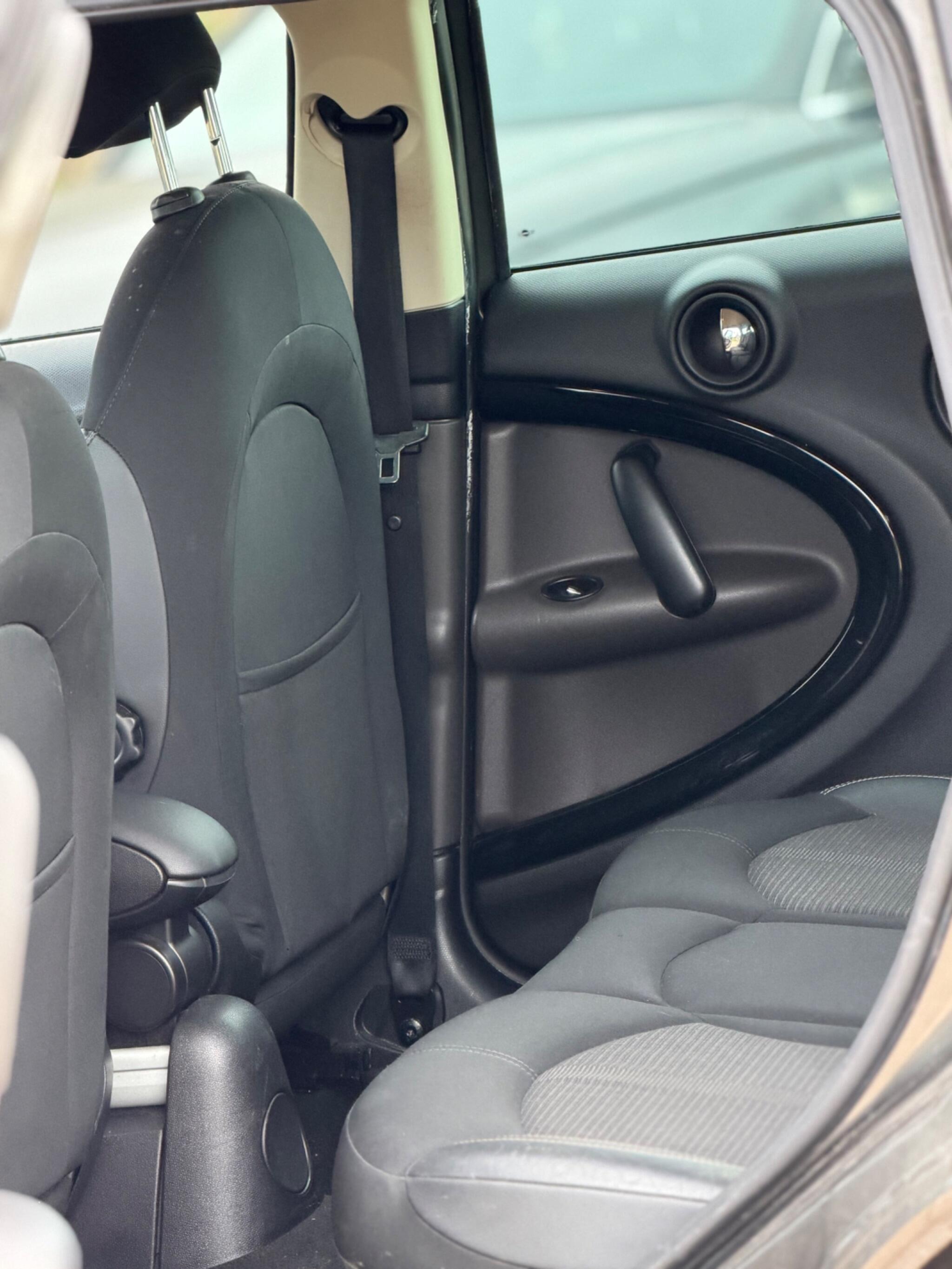 2012 MINI Countryman 1.6 Cooper D ALL4 Euro 5 (s/s) 5dr image 23