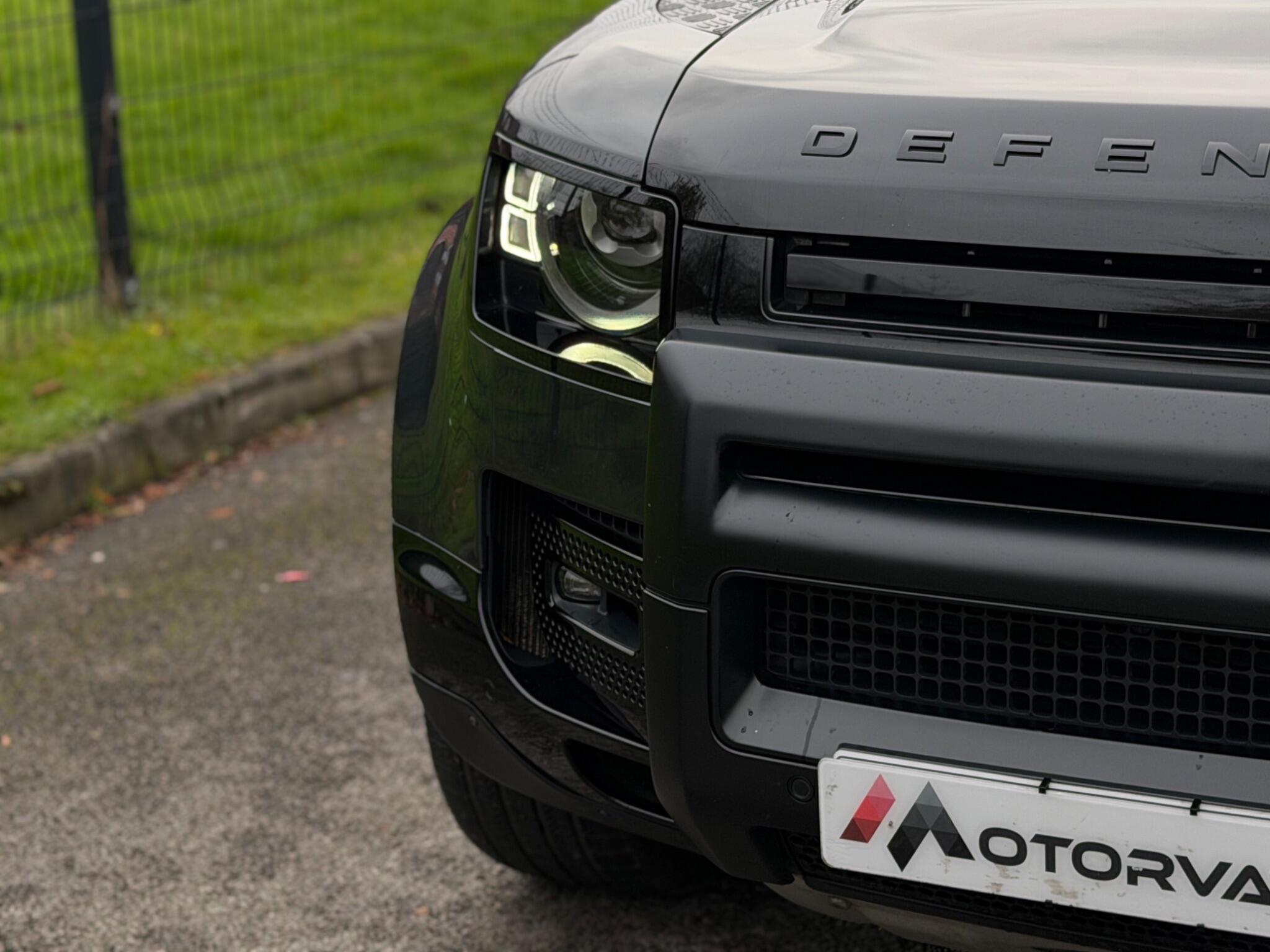 Land Rover Defender view 64
