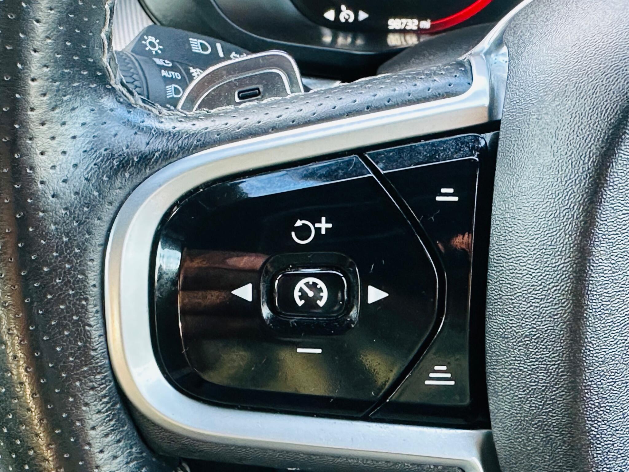 Volvo XC60 view 28