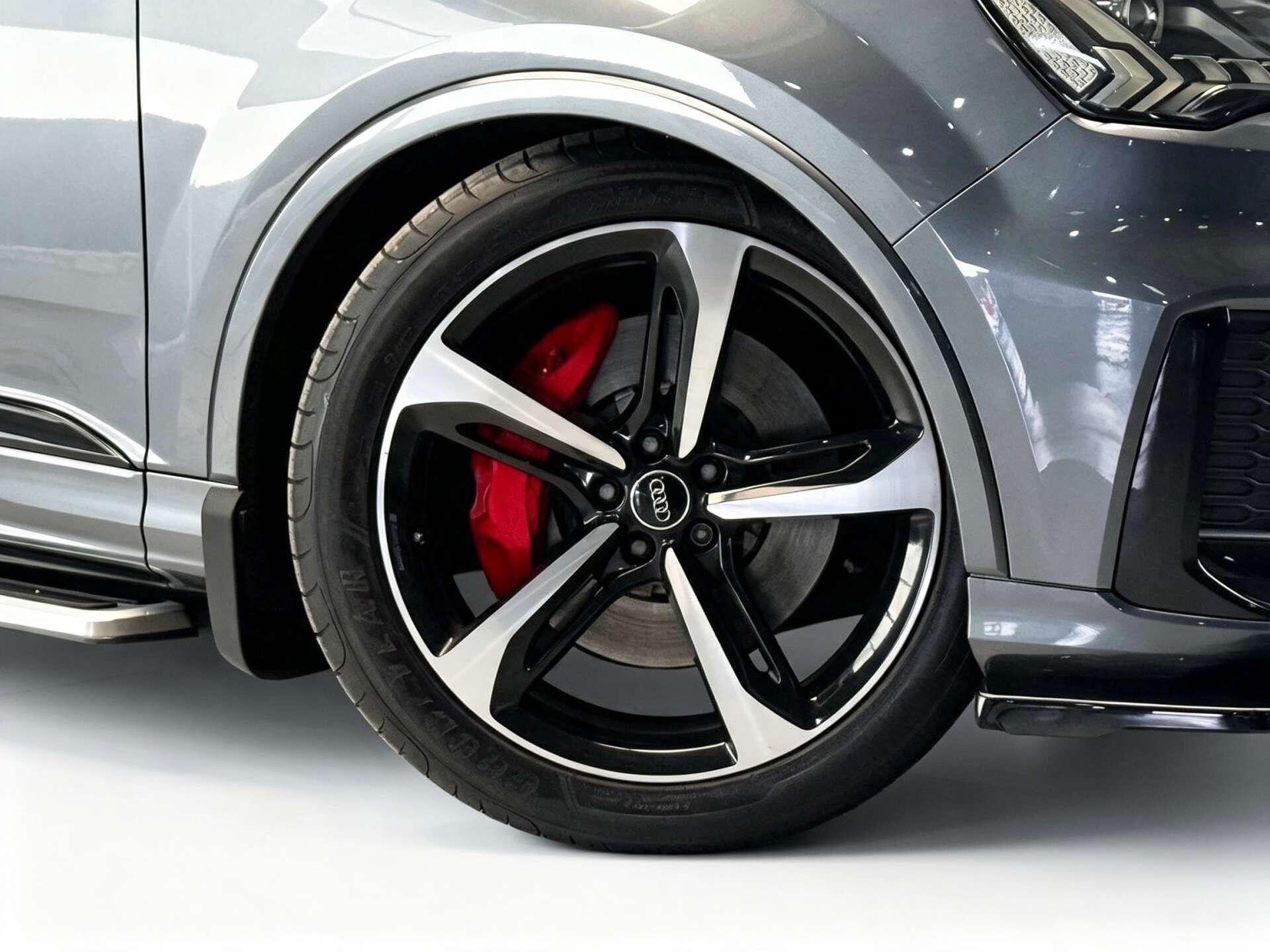 Audi Q7 view 3