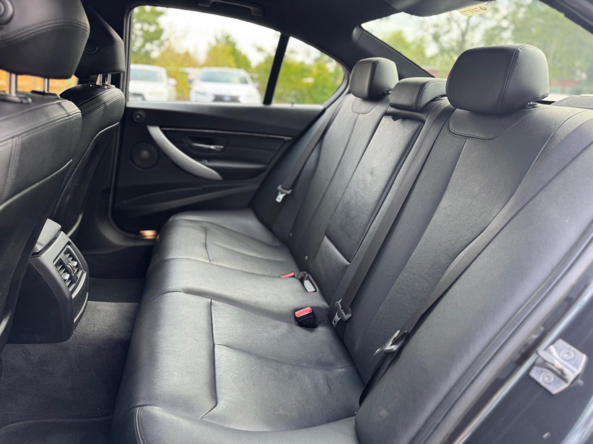 BMW 3 Series view 20