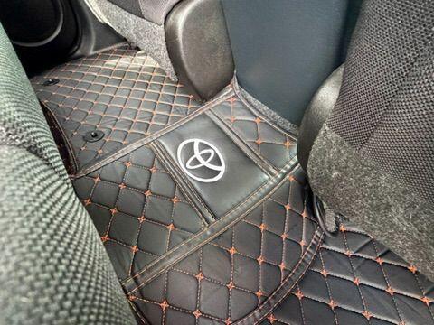 Toyota Hilux view 16