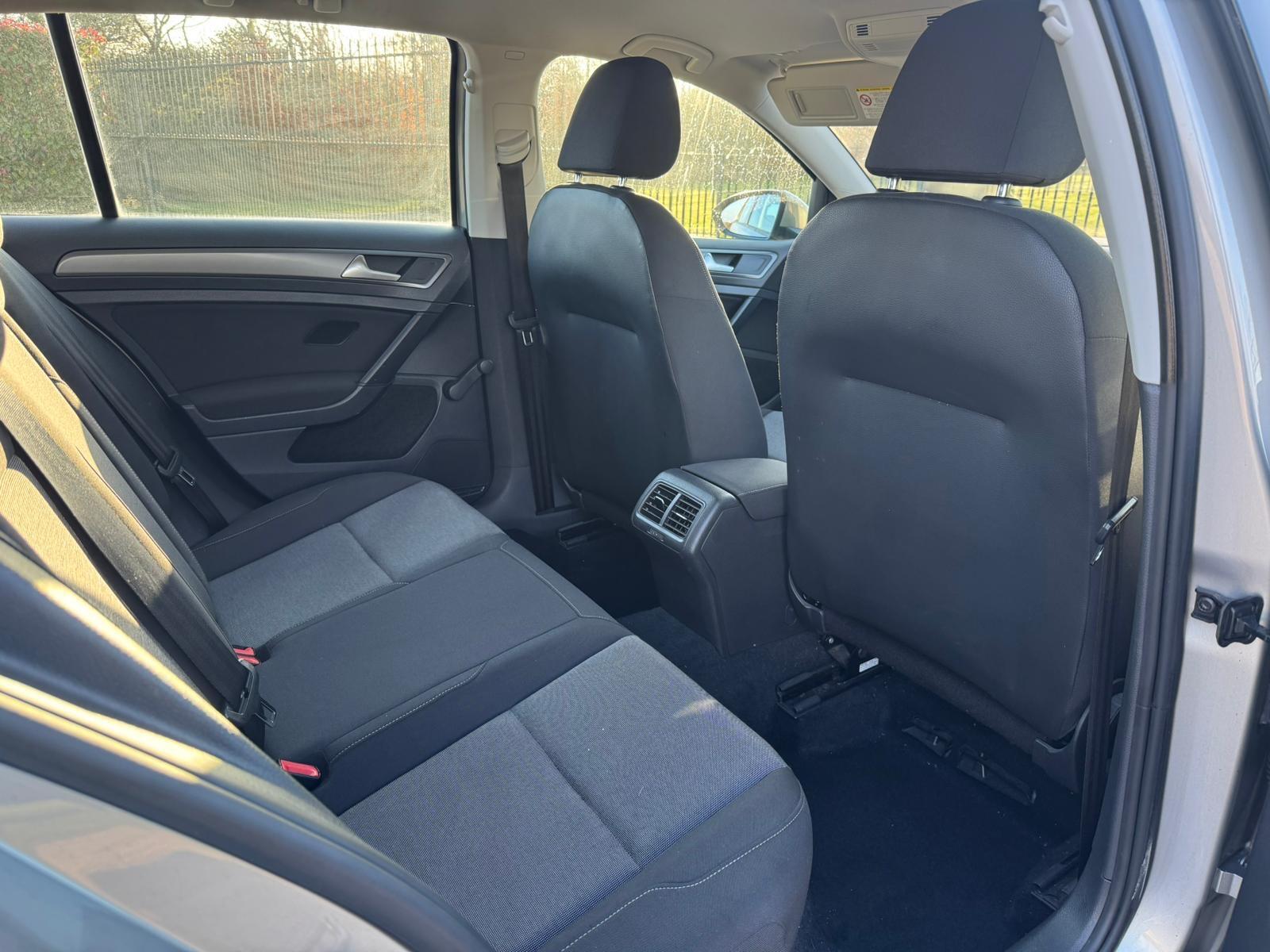 2013 Volkswagen Golf image 27