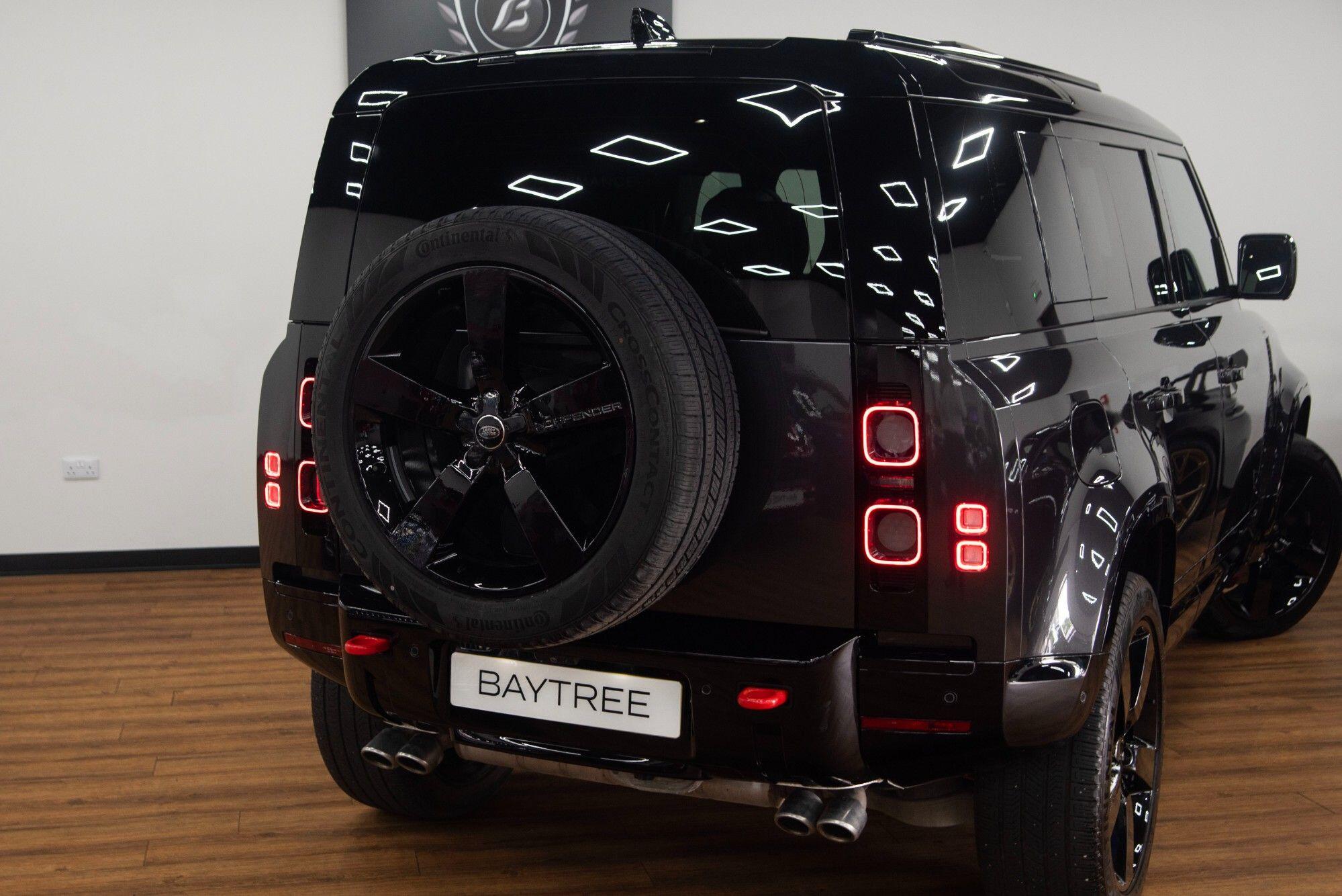 Land Rover Defender 110 view 17