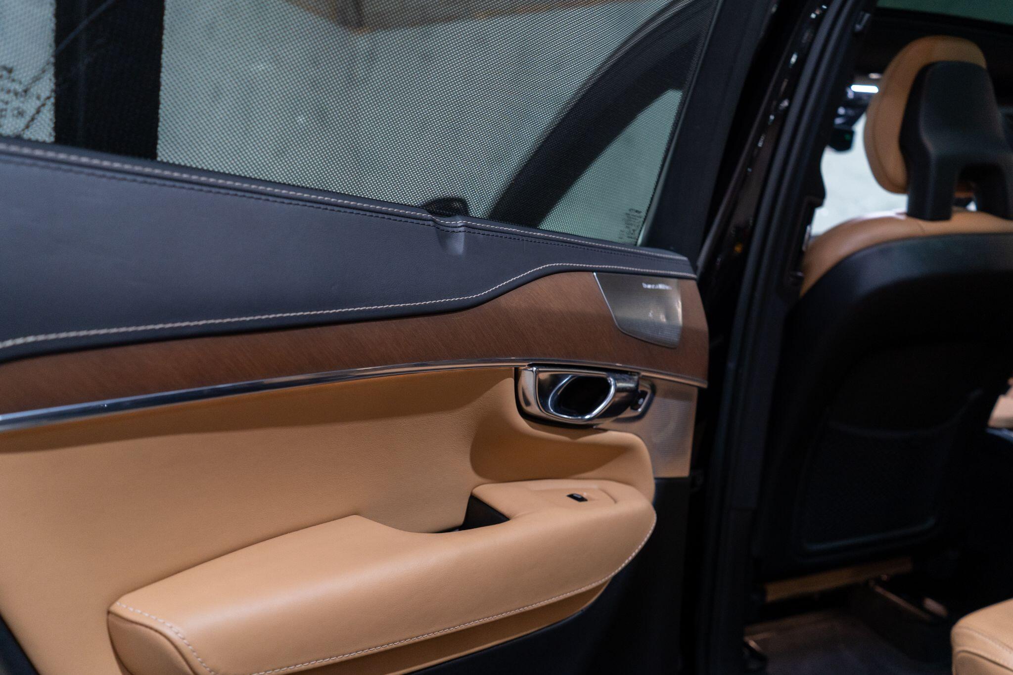 Volvo XC90 view 39