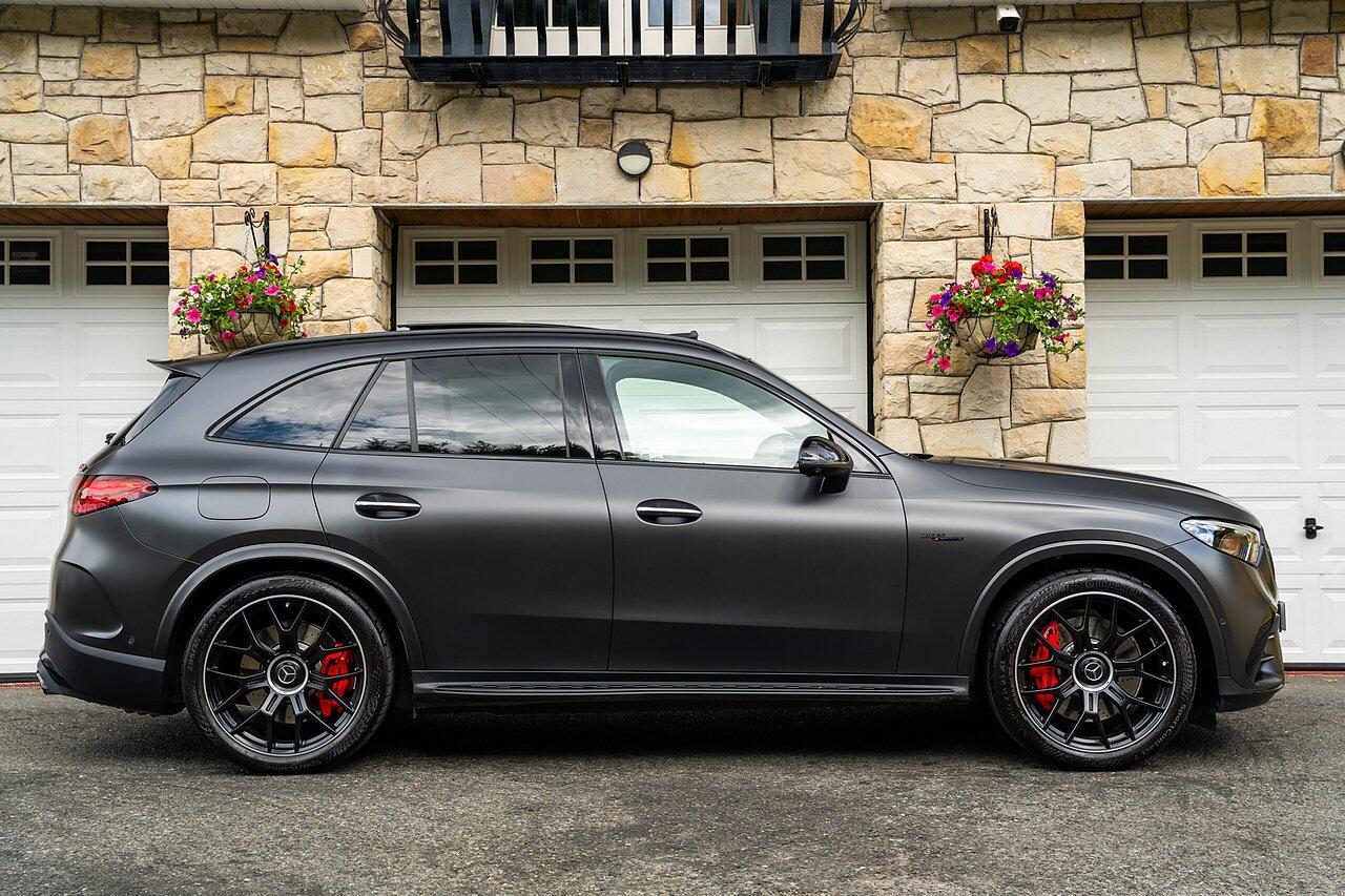 Mercedes-Benz GLC view 3