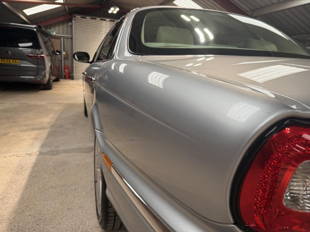 Jaguar XJ view 13