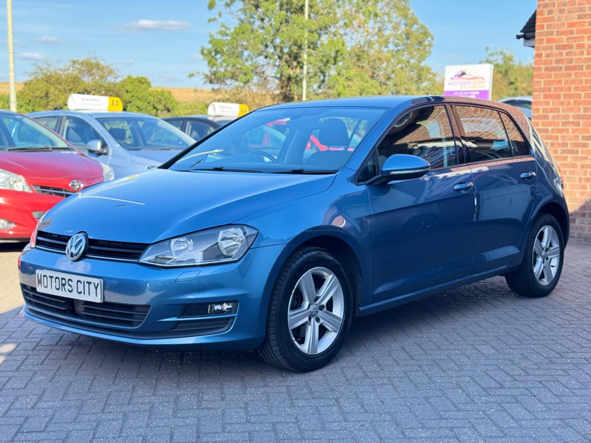 Volkswagen Golf view 4
