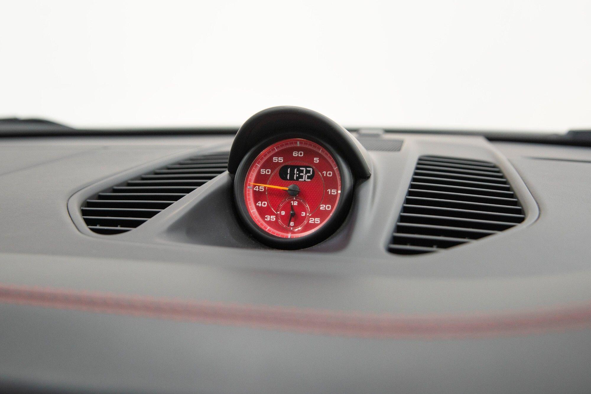 Porsche 911 view 34