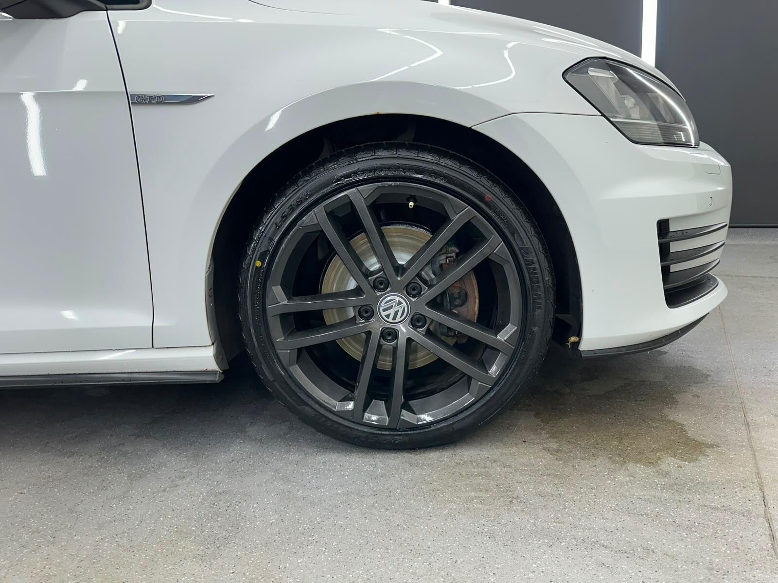 Volkswagen Golf view 19