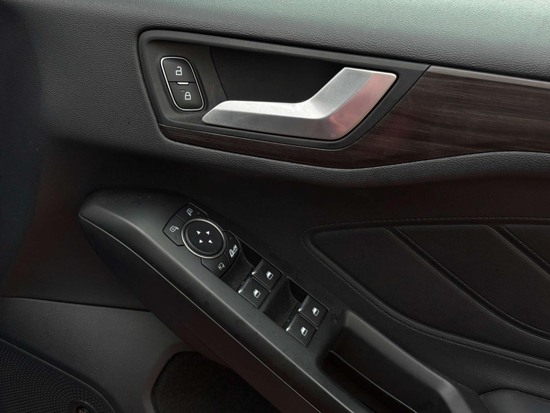 Ford Focus view 24