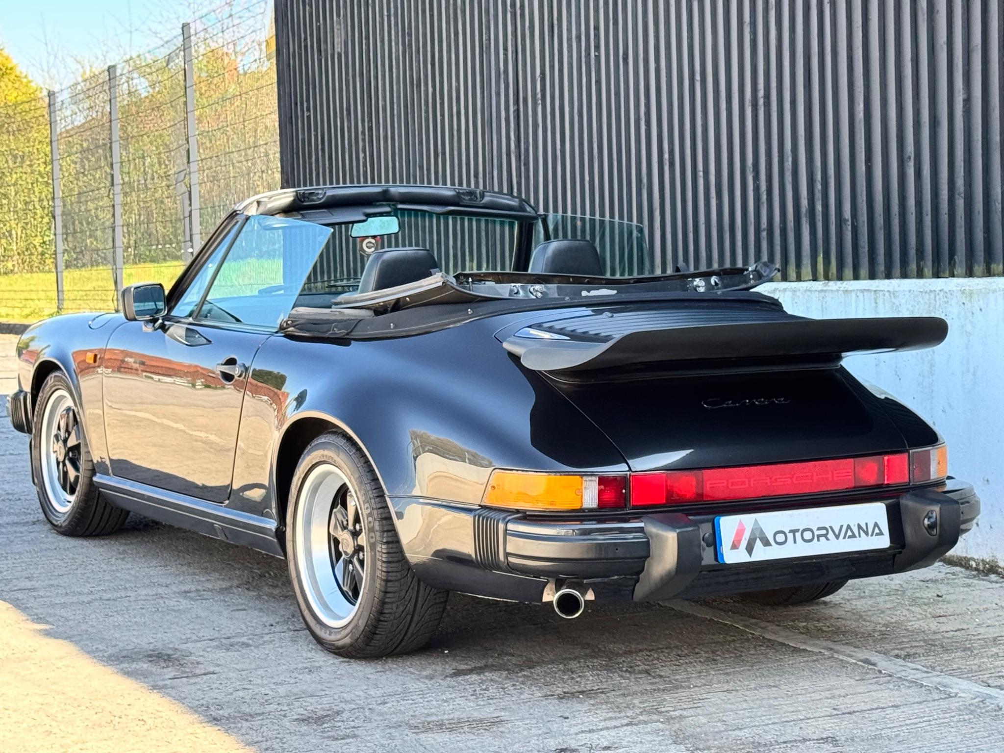 Porsche 911 view 5