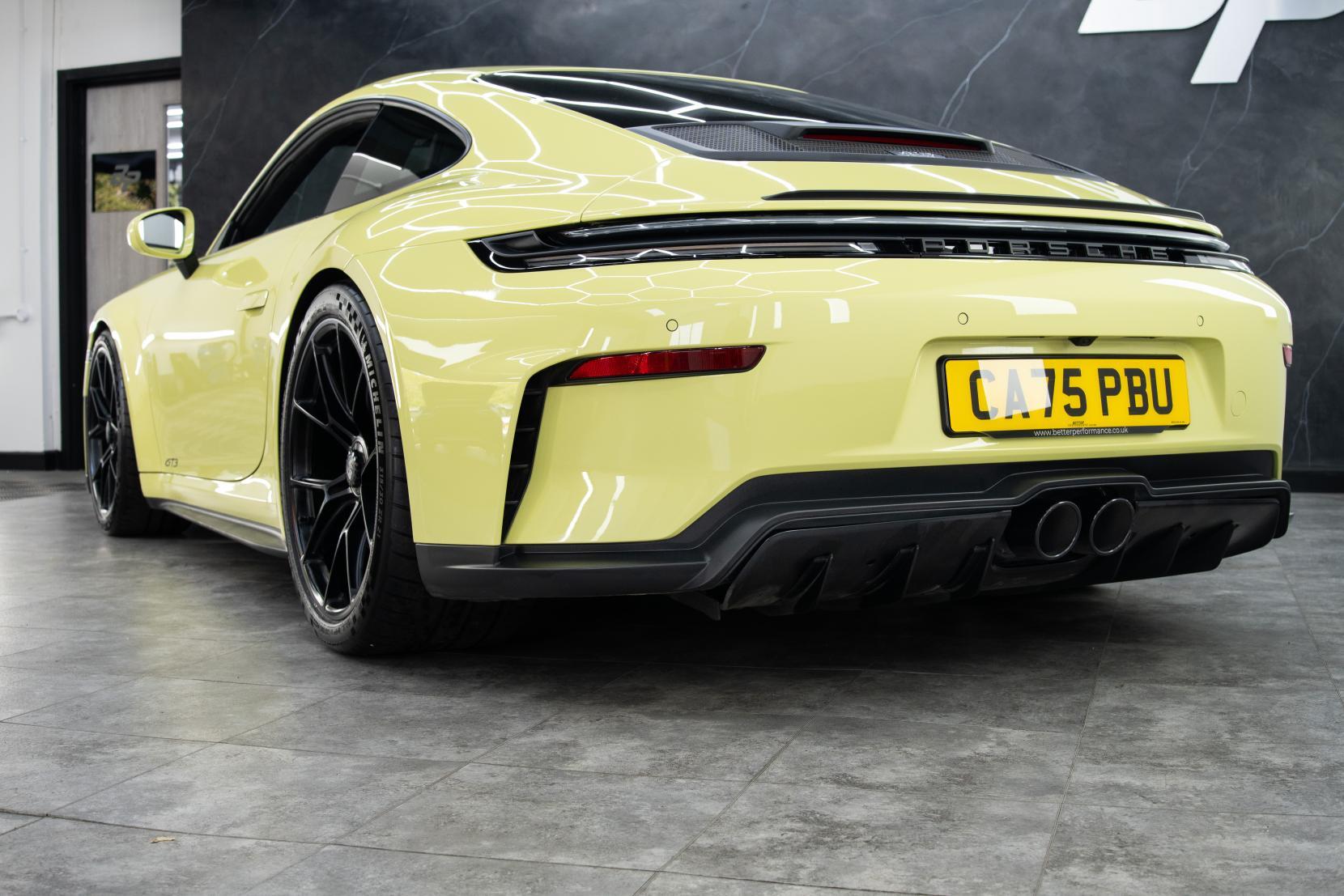 Porsche 911 view 35