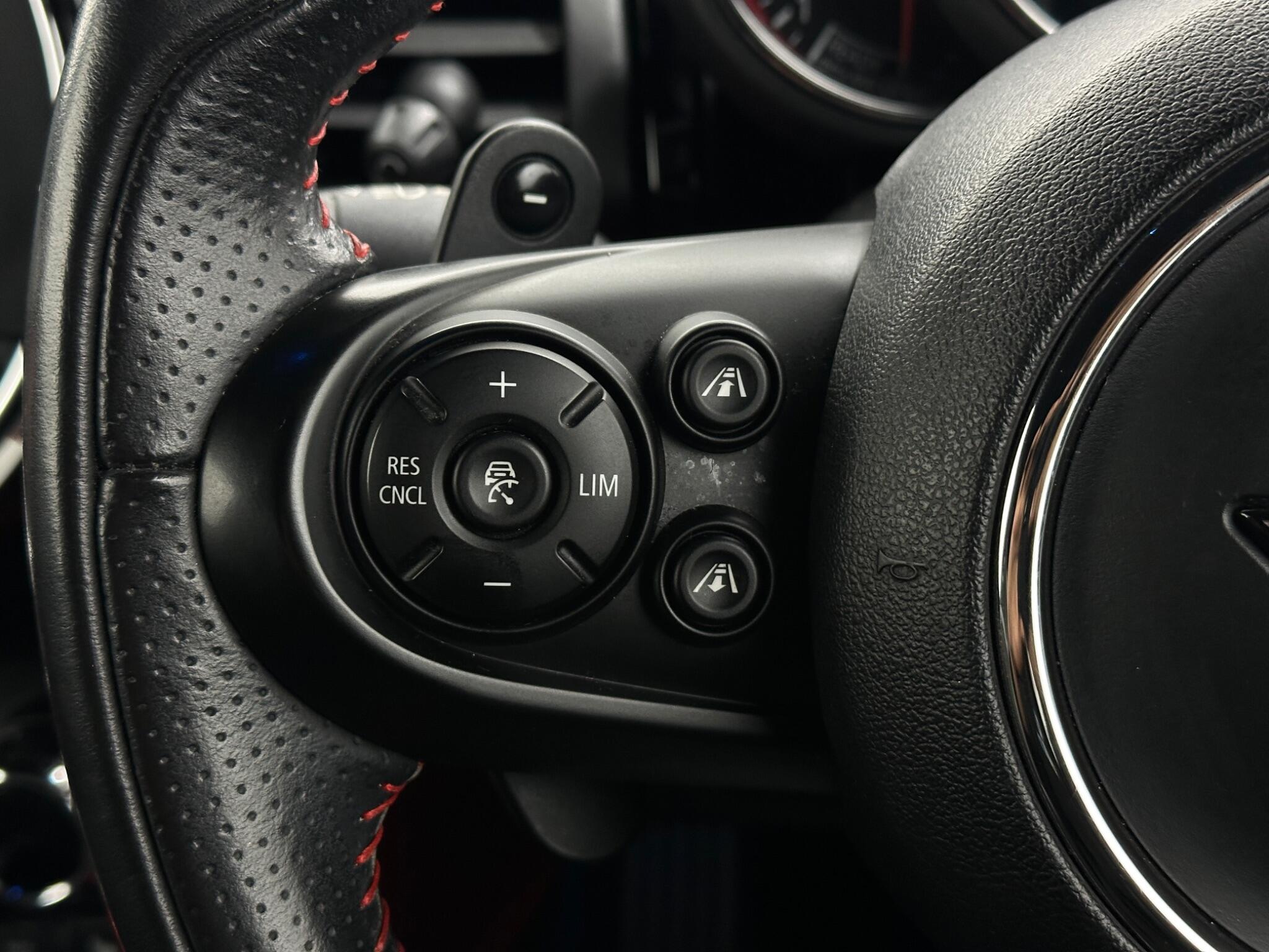 Mini Hatch view 15