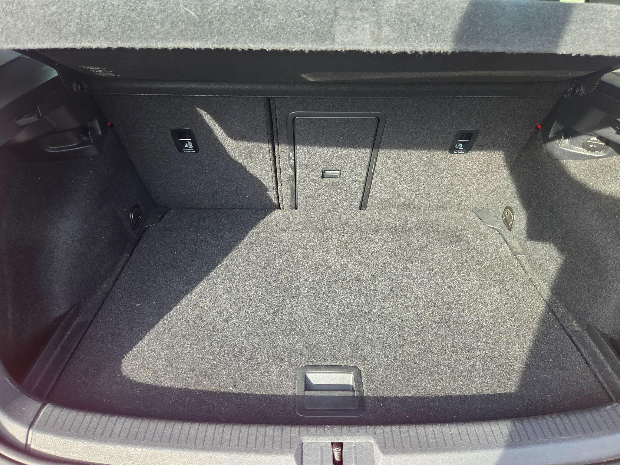 Volkswagen Golf view 9