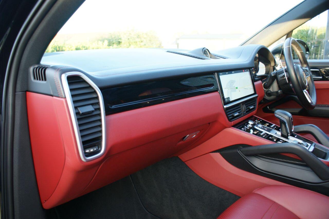 Porsche Cayenne view 31